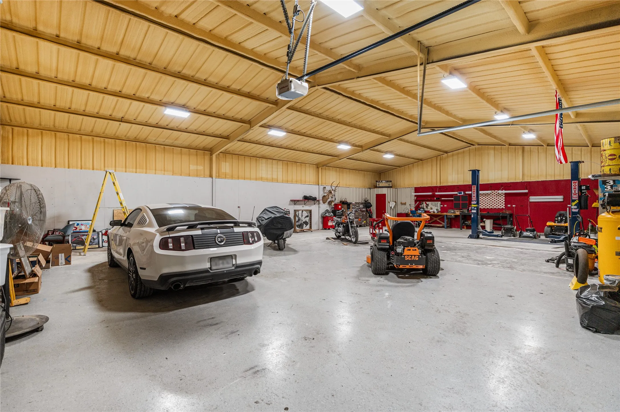 Farm For Sale in Cooke County , 590 County Road 385, Valley View, Texas 76272, 3 Bedroom, 3 Bathroom, 2 Garage spaces, 3,049 Sqft, built in 2003, Preowned, mls#20944318, Real Estate Agent in Valley View, Homes For Sale in Cooke county, Homes For Sale in Valley View, Realtor in Valley View Texas, Real Estate Brokerage Independent Realty Texas, Luminita Cordes Realtor