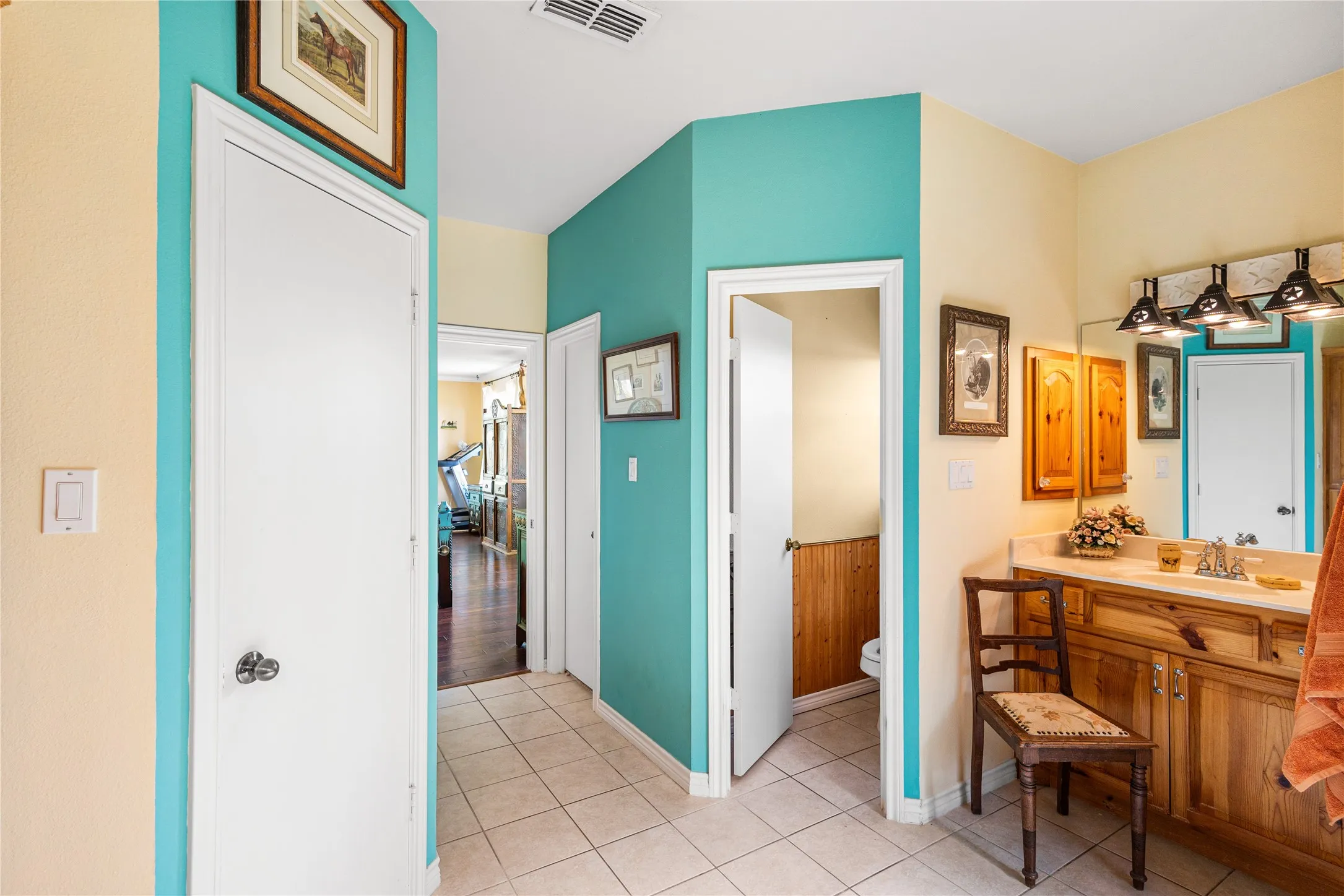 Farm For Sale in Cooke County , 590 County Road 385, Valley View, Texas 76272, 3 Bedroom, 3 Bathroom, 2 Garage spaces, 3,049 Sqft, built in 2003, Preowned, mls#20944318, Real Estate Agent in Valley View, Homes For Sale in Cooke county, Homes For Sale in Valley View, Realtor in Valley View Texas, Real Estate Brokerage Independent Realty Texas, Luminita Cordes Realtor