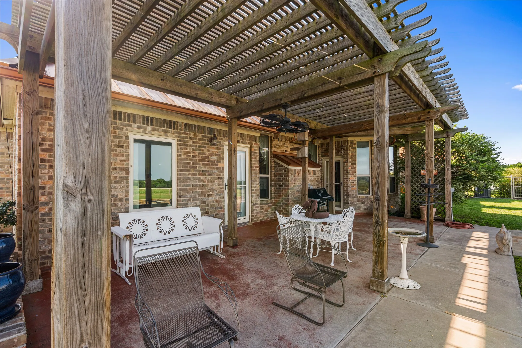 Farm For Sale in Cooke County , 590 County Road 385, Valley View, Texas 76272, 3 Bedroom, 3 Bathroom, 2 Garage spaces, 3,049 Sqft, built in 2003, Preowned, mls#20944318, Real Estate Agent in Valley View, Homes For Sale in Cooke county, Homes For Sale in Valley View, Realtor in Valley View Texas, Real Estate Brokerage Independent Realty Texas, Luminita Cordes Realtor