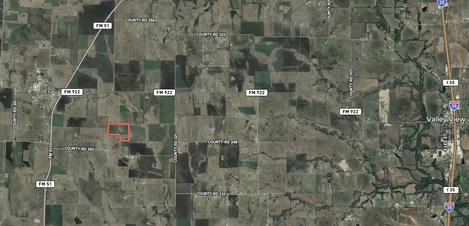 Farm For Sale in Cooke County , 590 County Road 385, Valley View, Texas 76272, 3 Bedroom, 3 Bathroom, 2 Garage spaces, 3,049 Sqft, built in 2003, Preowned, mls#20944318, Real Estate Agent in Valley View, Homes For Sale in Cooke county, Homes For Sale in Valley View, Realtor in Valley View Texas, Real Estate Brokerage Independent Realty Texas, Luminita Cordes Realtor