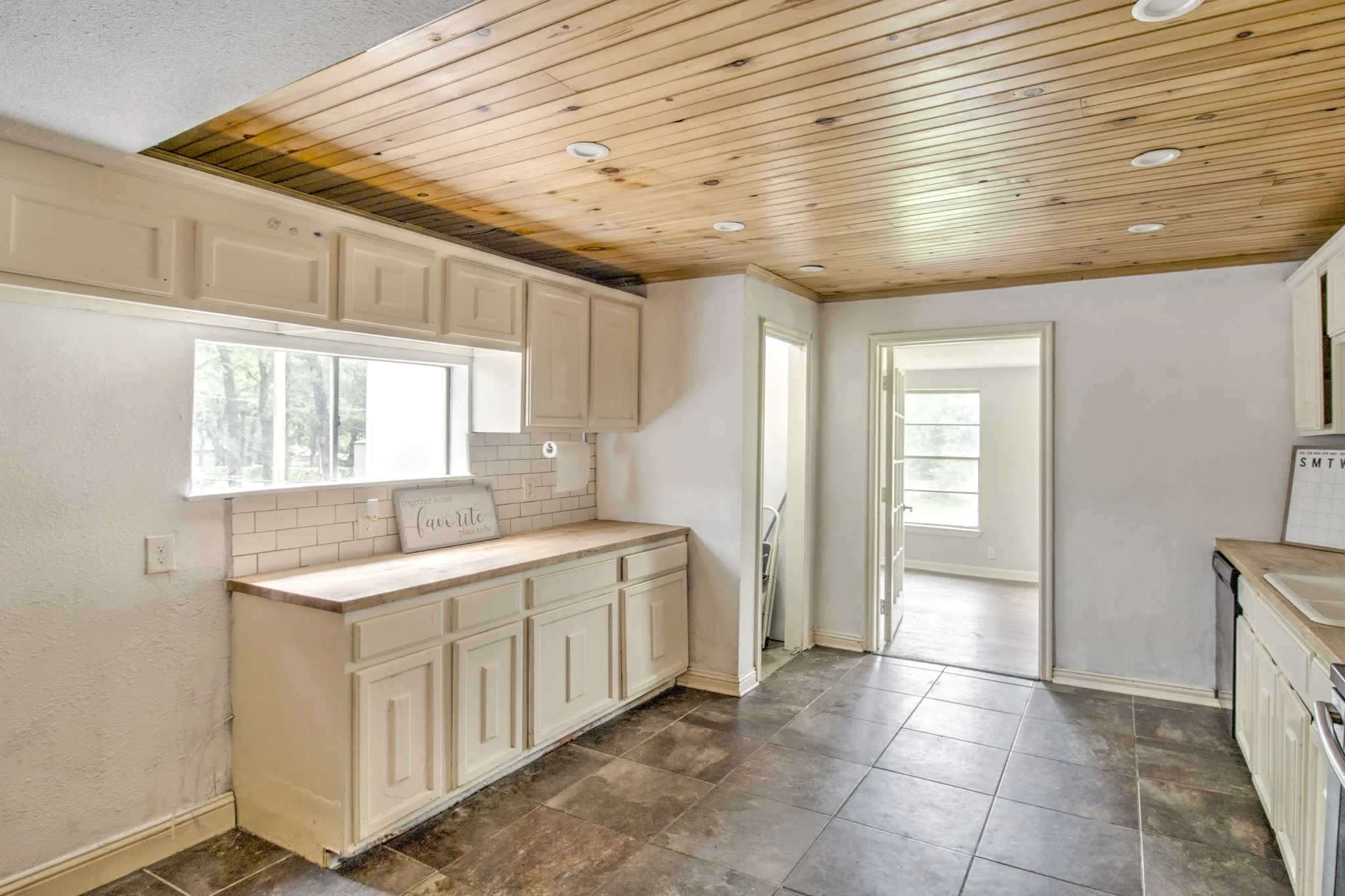 Single Family Residence For Sale in Grayson County , 97 Oak Trail Drive, Gordonville, Texas 76245, 4 Bedroom, 2 Bathroom, Garage spaces, 2,013 Sqft, built in 1960, mls#20946162, Real Estate Agent in Gordonville, Homes For Sale in Grayson county, Homes For Sale in Gordonville, Realtor in Gordonville Texas, Real Estate Brokerage Independent Realty Texas, Luminita Cordes Realtor