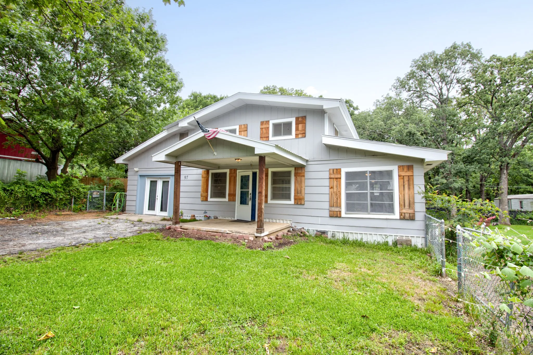 Single Family Residence For Sale in Grayson County , 97 Oak Trail Drive, Gordonville, Texas 76245, 4 Bedroom, 2 Bathroom, Garage spaces, 2,013 Sqft, built in 1960, mls#20946162, Real Estate Agent in Gordonville, Homes For Sale in Grayson county, Homes For Sale in Gordonville, Realtor in Gordonville Texas, Real Estate Brokerage Independent Realty Texas, Luminita Cordes Realtor