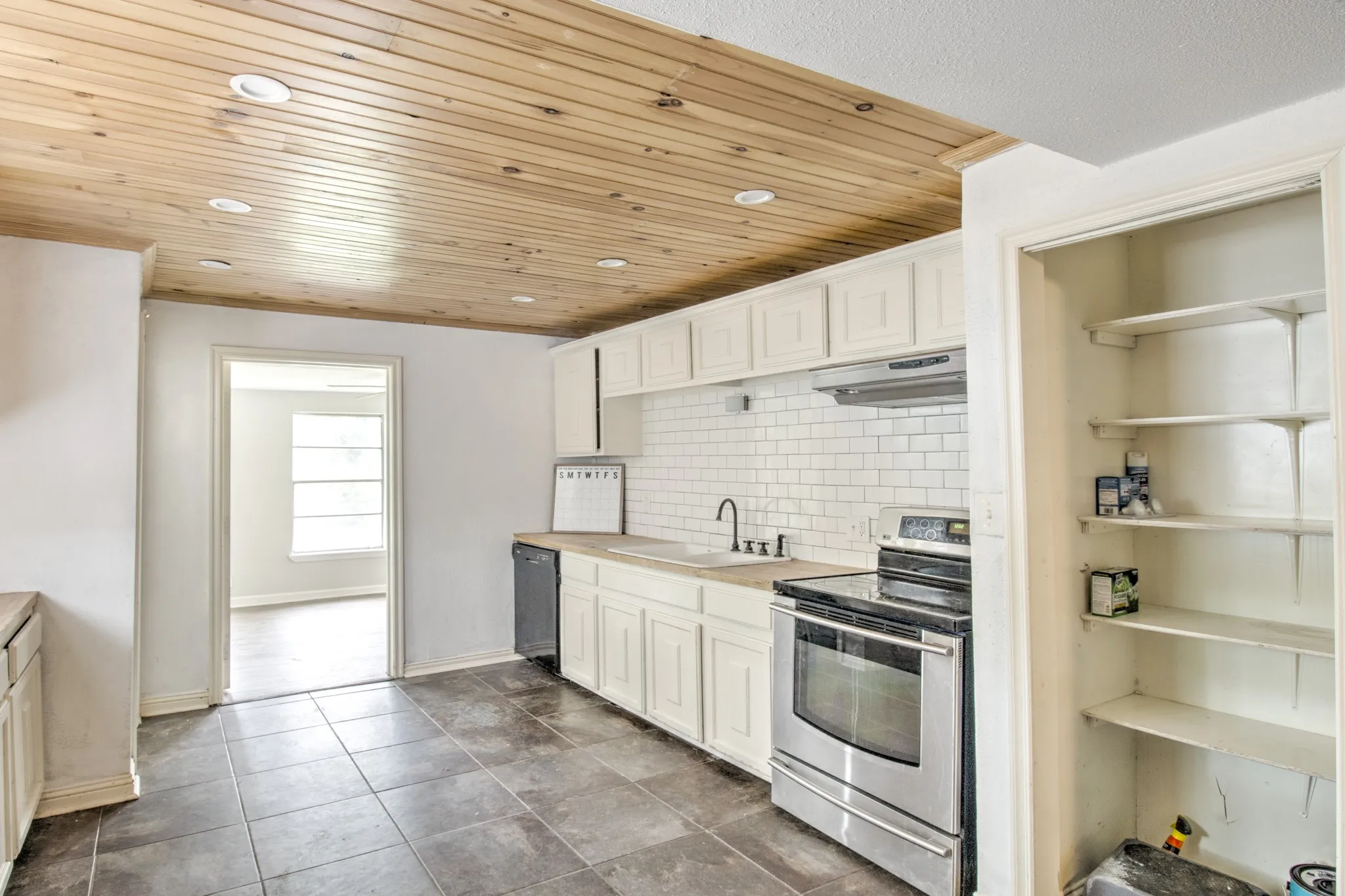 Single Family Residence For Sale in Grayson County , 97 Oak Trail Drive, Gordonville, Texas 76245, 4 Bedroom, 2 Bathroom, Garage spaces, 2,013 Sqft, built in 1960, mls#20946162, Real Estate Agent in Gordonville, Homes For Sale in Grayson county, Homes For Sale in Gordonville, Realtor in Gordonville Texas, Real Estate Brokerage Independent Realty Texas, Luminita Cordes Realtor
