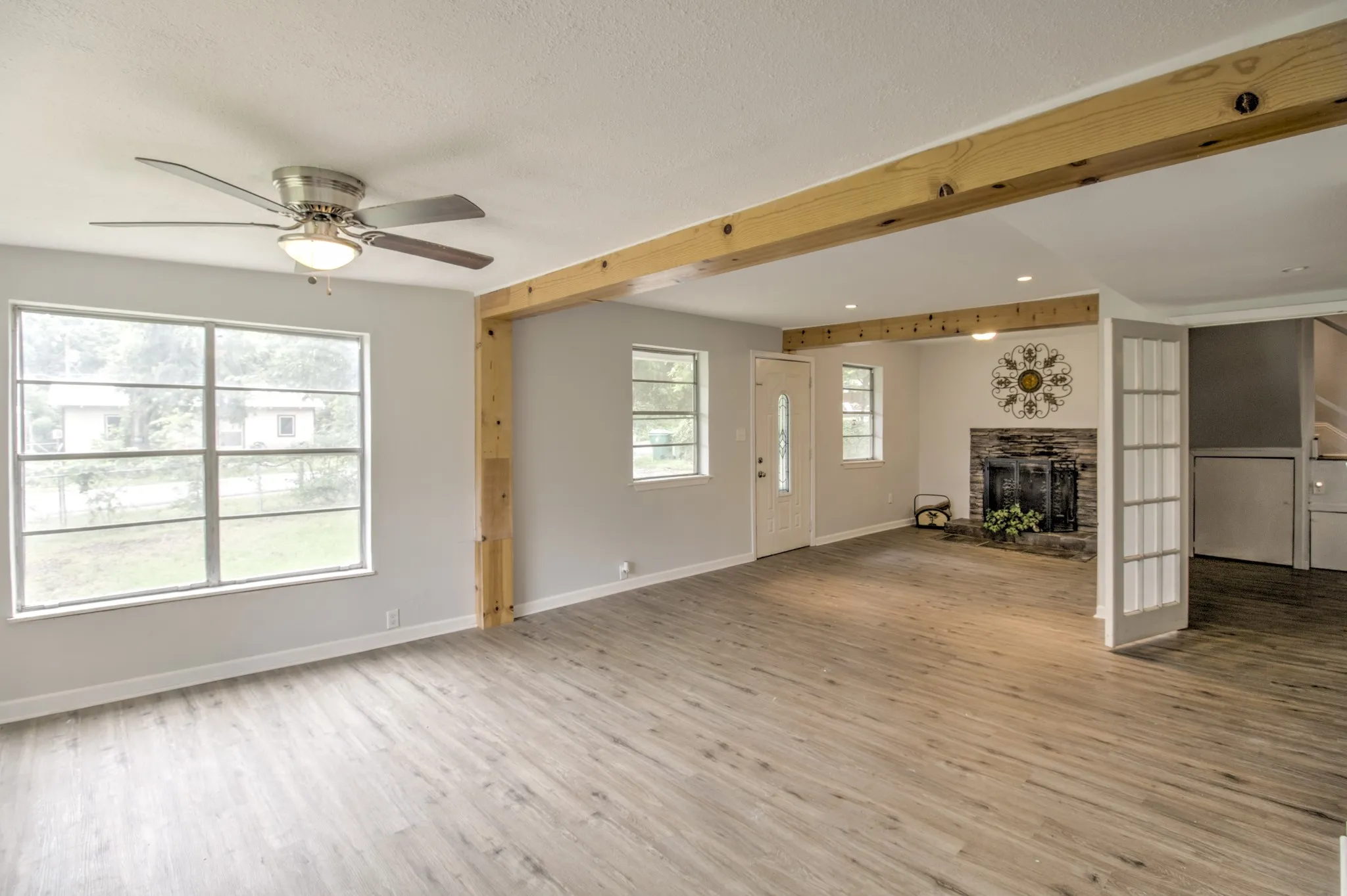 Nice open Living room perfect for time with family and friends!