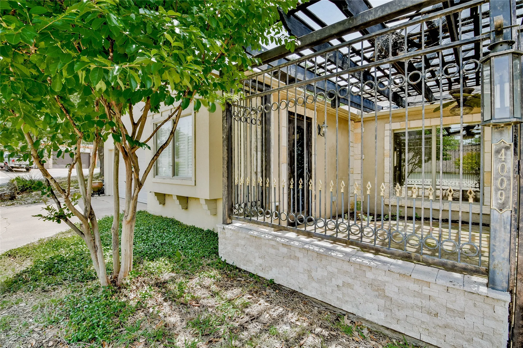 View of home's exterior