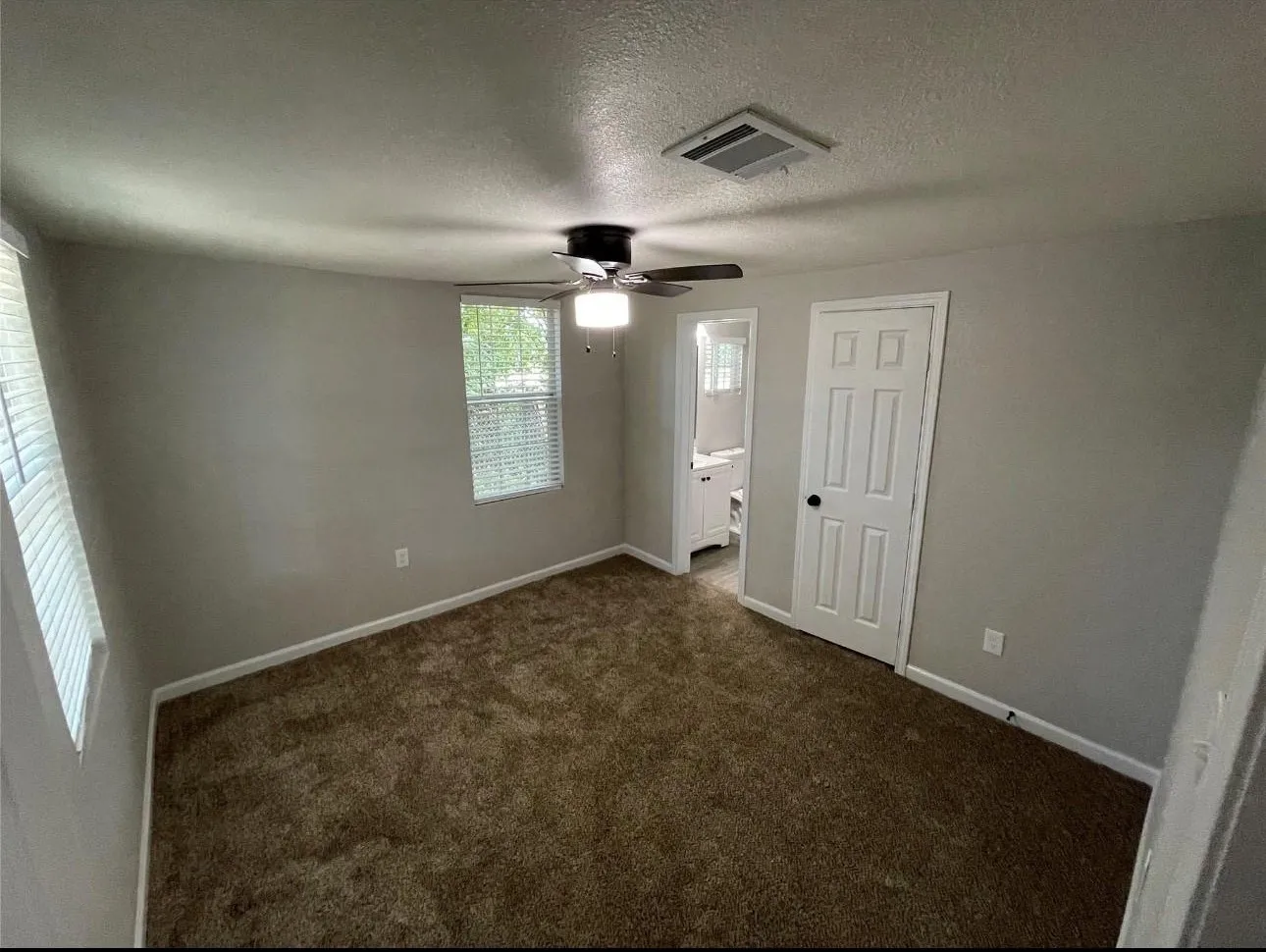 Single Family Residence For Sale in Dallas County , 2722 Hector Street, Dallas, Texas 75210, 3 Bedroom, 2 Bathroom, Garage spaces, 1,014 Sqft, built in 1939, Preowned, mls#20942608, Real Estate Agent in Dallas, Homes For Sale in Dallas county, Homes For Sale in Dallas, Realtor in Dallas Texas, Real Estate Brokerage Independent Realty Texas, Luminita Cordes Realtor