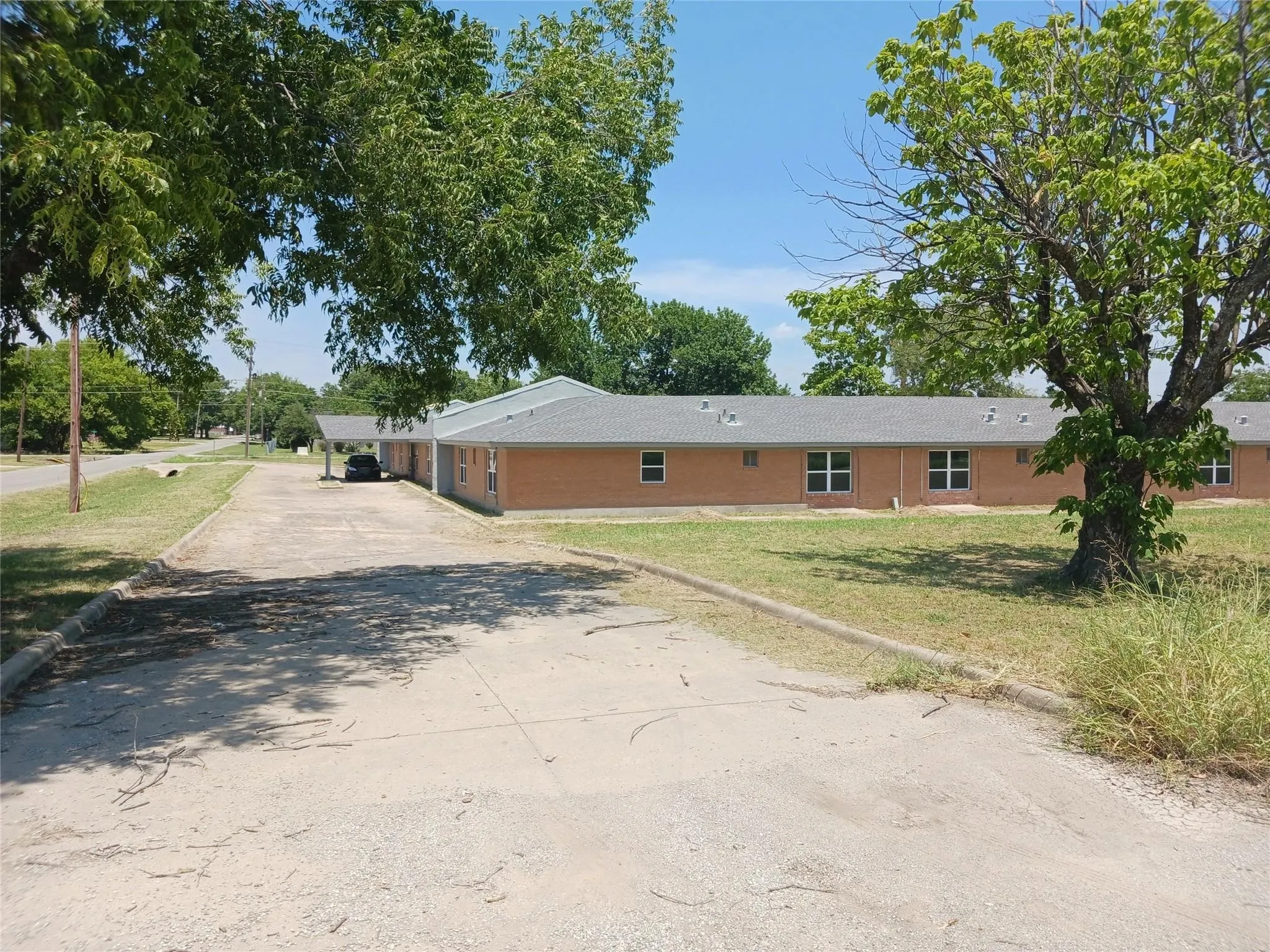 Office For Sale in Grayson County , 400 S Bond Street, Whitewright, Texas 75491, 0, 0, Garage spaces, 0 Sqft, built in 1962, Preowned, mls#20936078, Real Estate Agent in Whitewright, Homes For Sale in Grayson county, Homes For Sale in Whitewright, Realtor in Whitewright Texas, Real Estate Brokerage Independent Realty Texas, Luminita Cordes Realtor