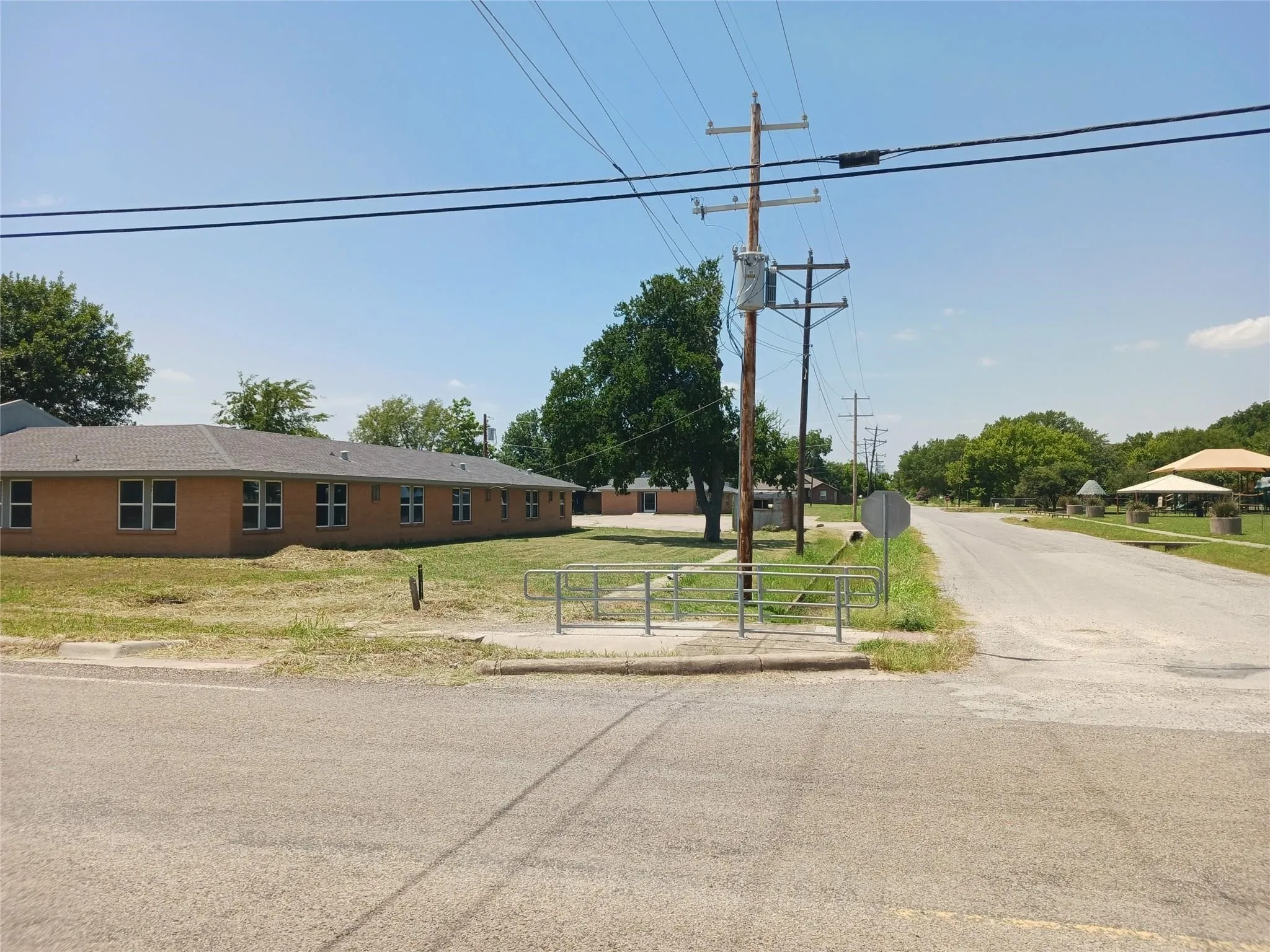 Office For Sale in Grayson County , 400 S Bond Street, Whitewright, Texas 75491, 0, 0, Garage spaces, 0 Sqft, built in 1962, Preowned, mls#20936078, Real Estate Agent in Whitewright, Homes For Sale in Grayson county, Homes For Sale in Whitewright, Realtor in Whitewright Texas, Real Estate Brokerage Independent Realty Texas, Luminita Cordes Realtor