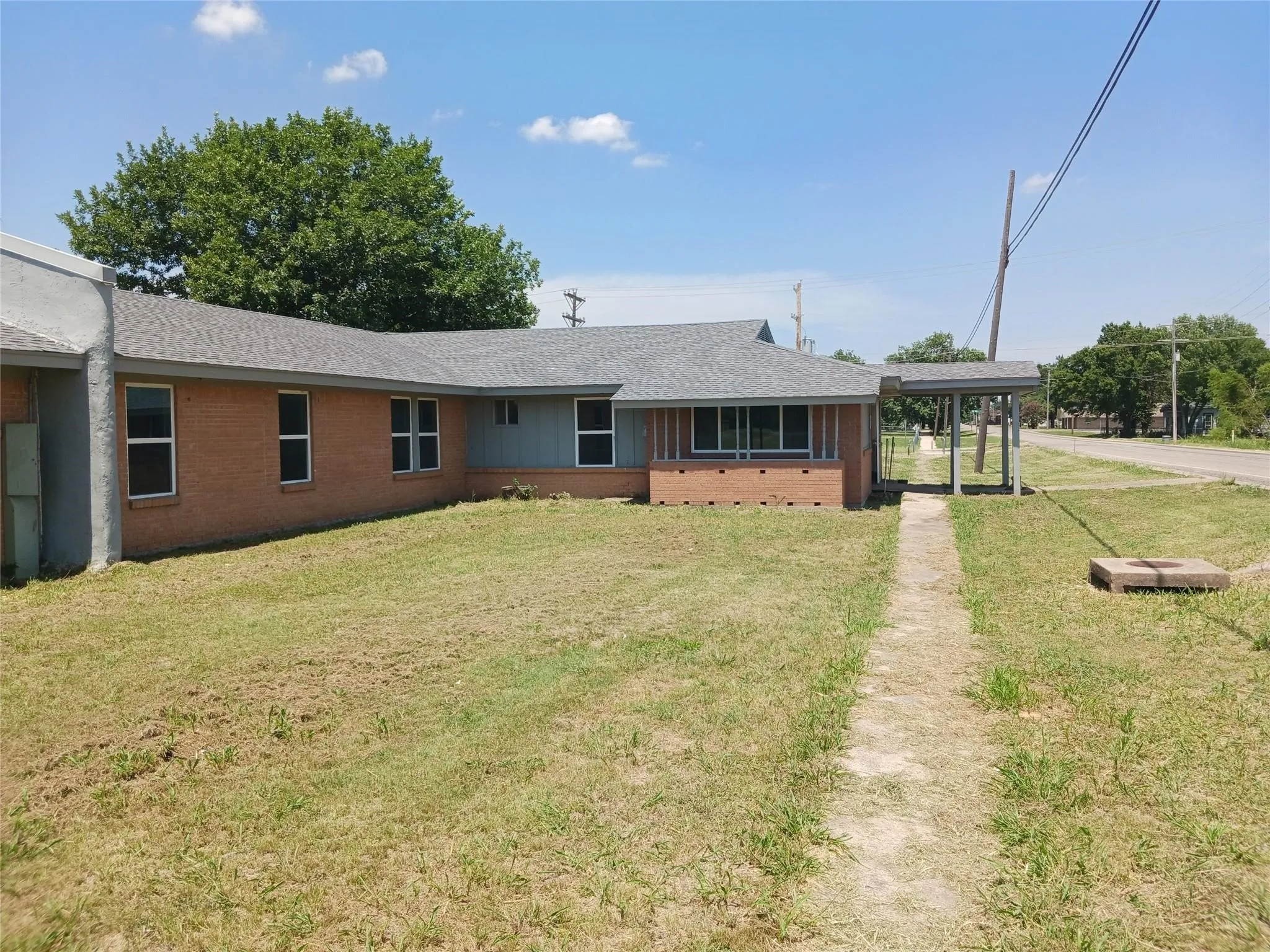 Office For Sale in Grayson County , 400 S Bond Street, Whitewright, Texas 75491, 0, 0, Garage spaces, 0 Sqft, built in 1962, Preowned, mls#20936078, Real Estate Agent in Whitewright, Homes For Sale in Grayson county, Homes For Sale in Whitewright, Realtor in Whitewright Texas, Real Estate Brokerage Independent Realty Texas, Luminita Cordes Realtor