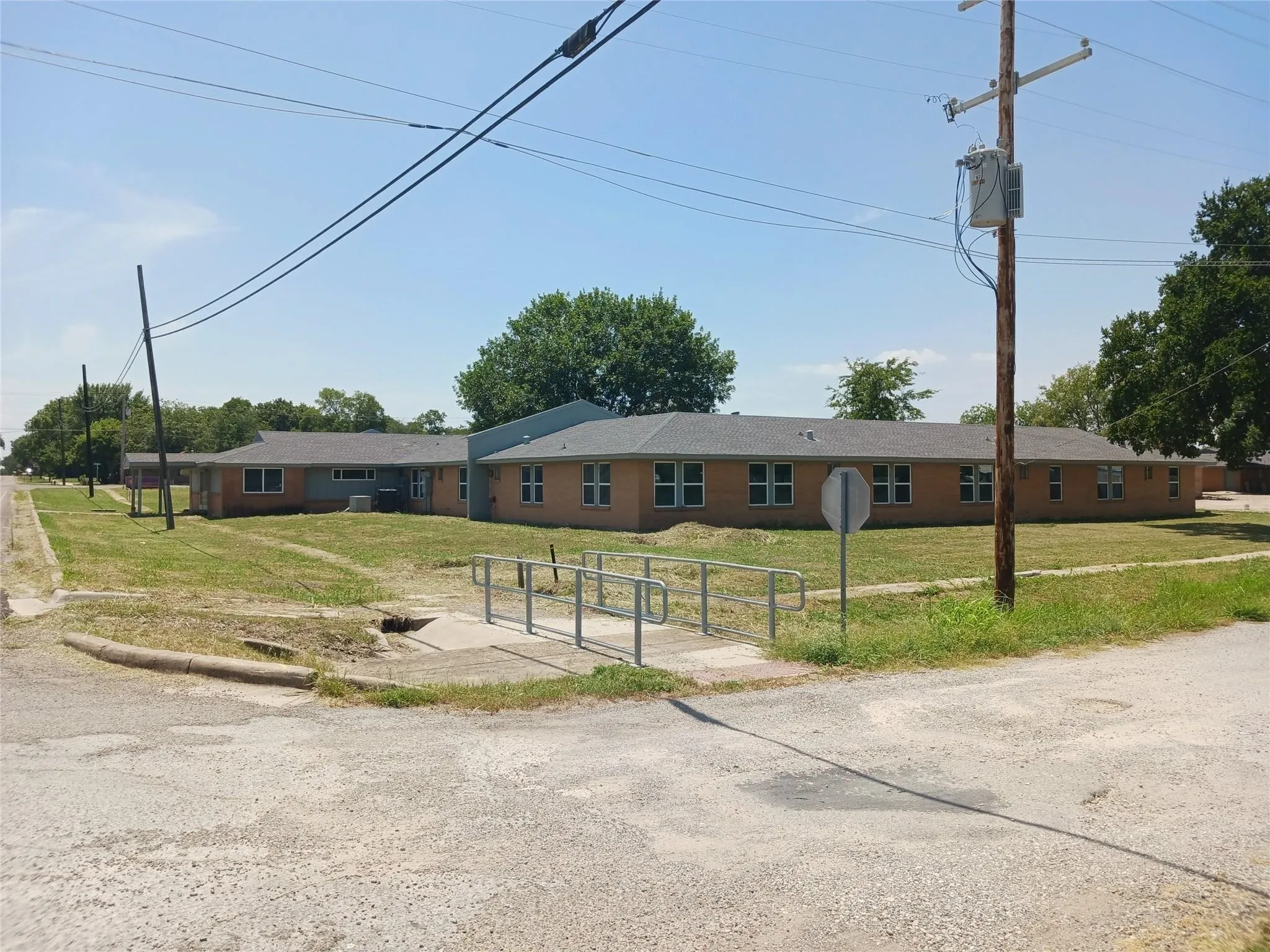 Office For Sale in Grayson County , 400 S Bond Street, Whitewright, Texas 75491, 0, 0, Garage spaces, 0 Sqft, built in 1962, Preowned, mls#20936078, Real Estate Agent in Whitewright, Homes For Sale in Grayson county, Homes For Sale in Whitewright, Realtor in Whitewright Texas, Real Estate Brokerage Independent Realty Texas, Luminita Cordes Realtor