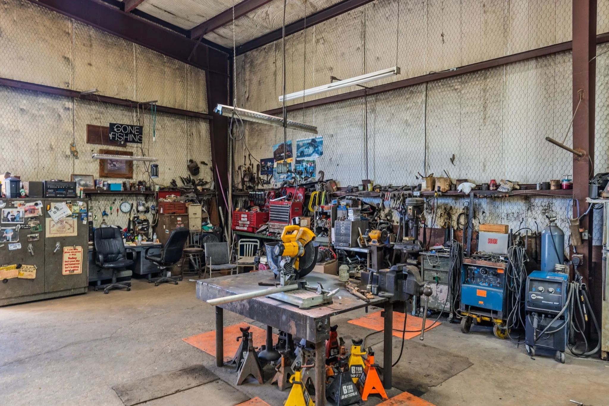 Business For Sale in Hunt County , 10806 FM 1570, Greenville, Texas 75402, 0, 0, Garage spaces, 3,100 Sqft, built in 1980, Preowned, Price $1,350,000, mls#20941028, Real Estate Agent in Greenville, Homes For Sale in Hunt county, Homes For Sale in Greenville, Realtor in Greenville Texas, Real Estate Brokerage Independent Realty Texas, Luminita Cordes Realtor