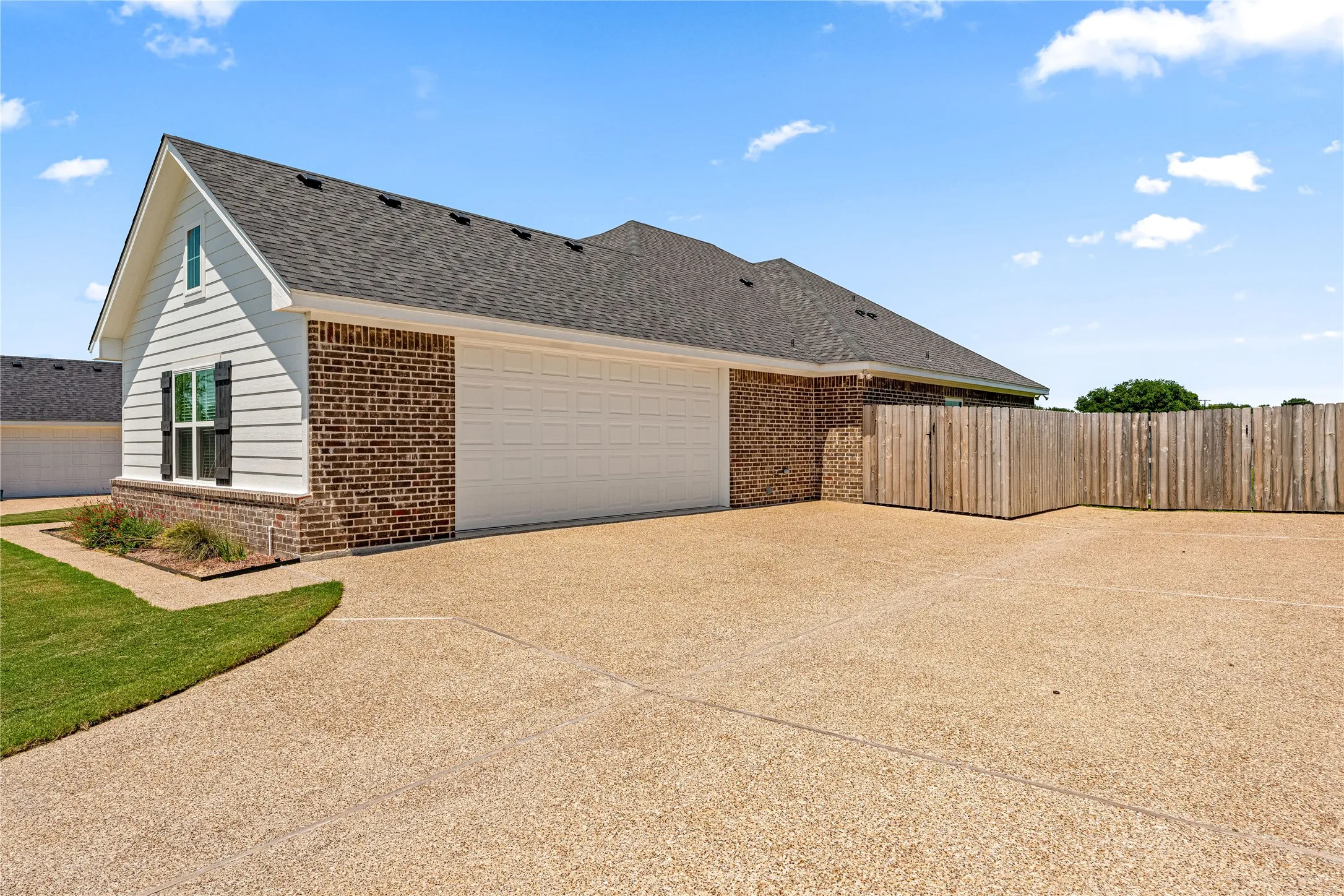 Single Family Residence For Sale in Mc Lennan County , 10117 Castleberry Lane, Waco, Texas 76712, 4 Bedroom, 2 Bathroom, 2 Garage spaces, 2,019 Sqft, built in 2025, New Construction - Complete, mls#20947768, Real Estate Agent in Waco, Homes For Sale in Mc Lennan county, Homes For Sale in Waco, Realtor in Waco Texas, Real Estate Brokerage Independent Realty Texas, Luminita Cordes Realtor
