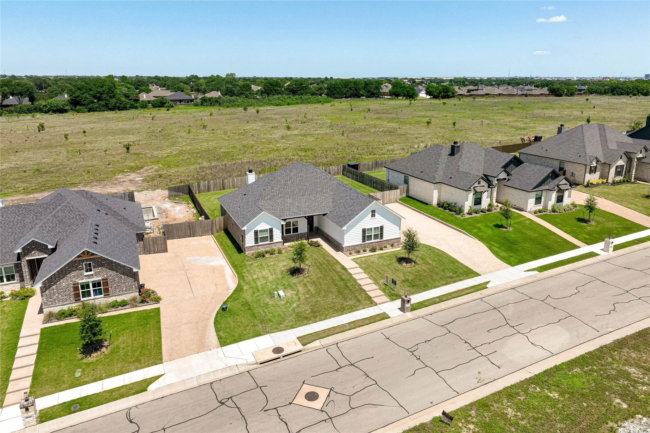 Single Family Residence For Sale in Mc Lennan County , 10117 Castleberry Lane, Waco, Texas 76712, 4 Bedroom, 2 Bathroom, 2 Garage spaces, 2,019 Sqft, built in 2025, New Construction - Complete, mls#20947768, Real Estate Agent in Waco, Homes For Sale in Mc Lennan county, Homes For Sale in Waco, Realtor in Waco Texas, Real Estate Brokerage Independent Realty Texas, Luminita Cordes Realtor