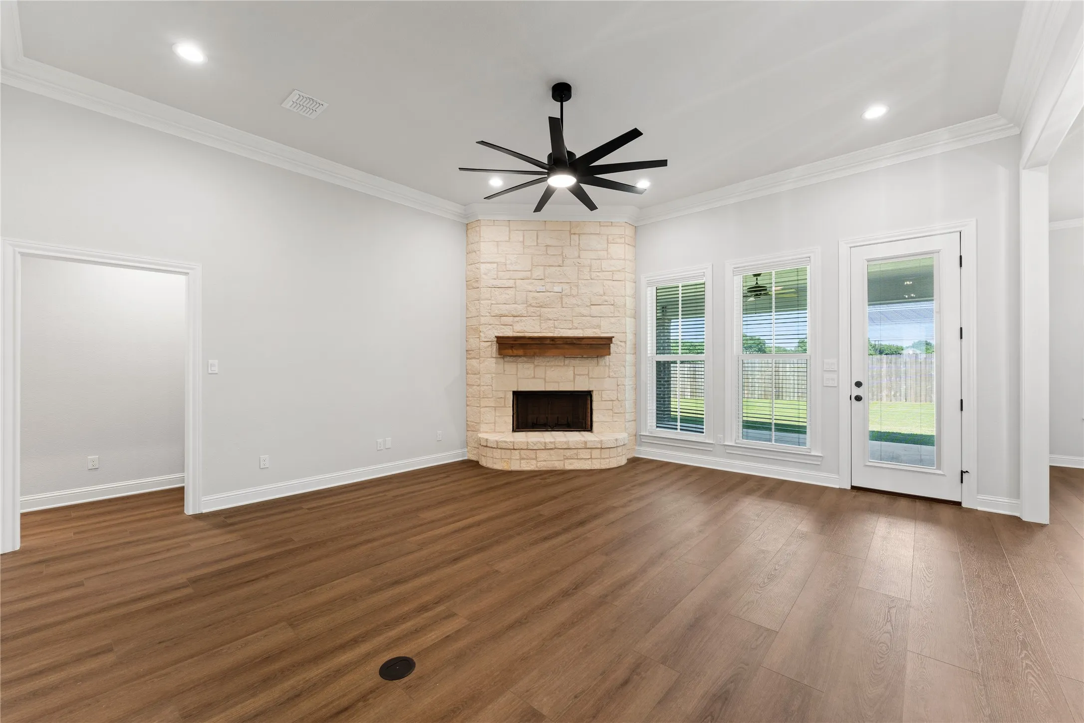 Single Family Residence For Sale in Mc Lennan County , 10117 Castleberry Lane, Waco, Texas 76712, 4 Bedroom, 2 Bathroom, 2 Garage spaces, 2,019 Sqft, built in 2025, New Construction - Complete, mls#20947768, Real Estate Agent in Waco, Homes For Sale in Mc Lennan county, Homes For Sale in Waco, Realtor in Waco Texas, Real Estate Brokerage Independent Realty Texas, Luminita Cordes Realtor