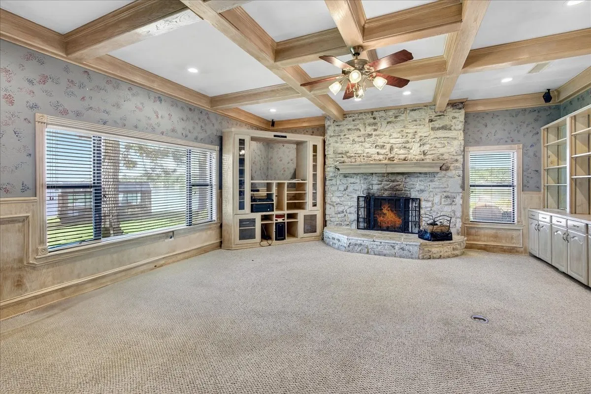Single Family Residence For Sale in Henderson County , 6903 Scott Street, Eustace, Texas 75124, 3 Bedroom, 2 Bathroom, Garage spaces, 2,565 Sqft, built in 1968, mls#20946125, Real Estate Agent in Eustace, Homes For Sale in Henderson county, Homes For Sale in Eustace, Realtor in Eustace Texas, Real Estate Brokerage Independent Realty Texas, Luminita Cordes Realtor
