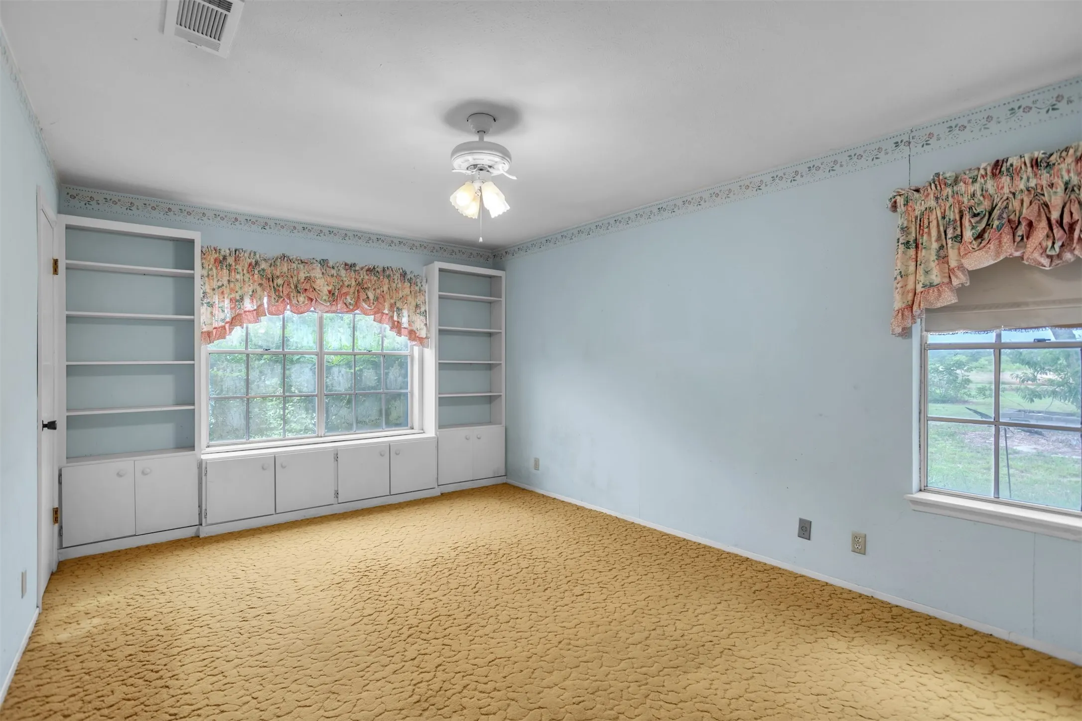 Single Family Residence For Sale in Hunt County , 3307 County Road 2176, Greenville, Texas 75402, 3 Bedroom, 3 Bathroom, 2 Garage spaces, 1,484 Sqft, built in 1980, Price $989,000, mls#20949555, Real Estate Agent in Greenville, Homes For Sale in Hunt county, Homes For Sale in Greenville, Realtor in Greenville Texas, Real Estate Brokerage Independent Realty Texas, Luminita Cordes Realtor