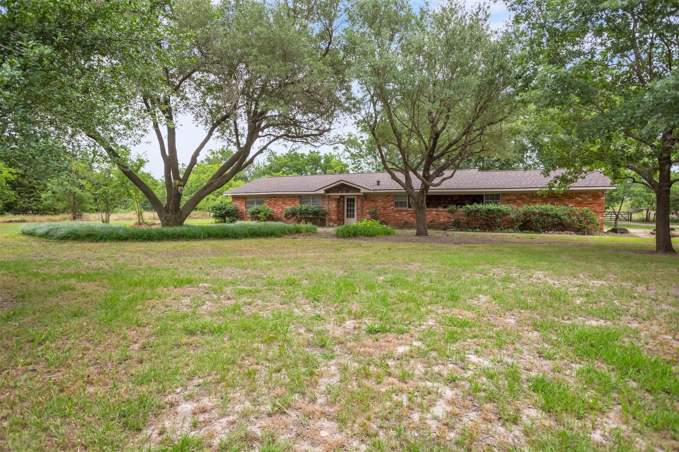 Single Family Residence For Sale in Hunt County , 3307 County Road 2176, Greenville, Texas 75402, 3 Bedroom, 3 Bathroom, 2 Garage spaces, 1,484 Sqft, built in 1980, Price $989,000, mls#20949555, Real Estate Agent in Greenville, Homes For Sale in Hunt county, Homes For Sale in Greenville, Realtor in Greenville Texas, Real Estate Brokerage Independent Realty Texas, Luminita Cordes Realtor