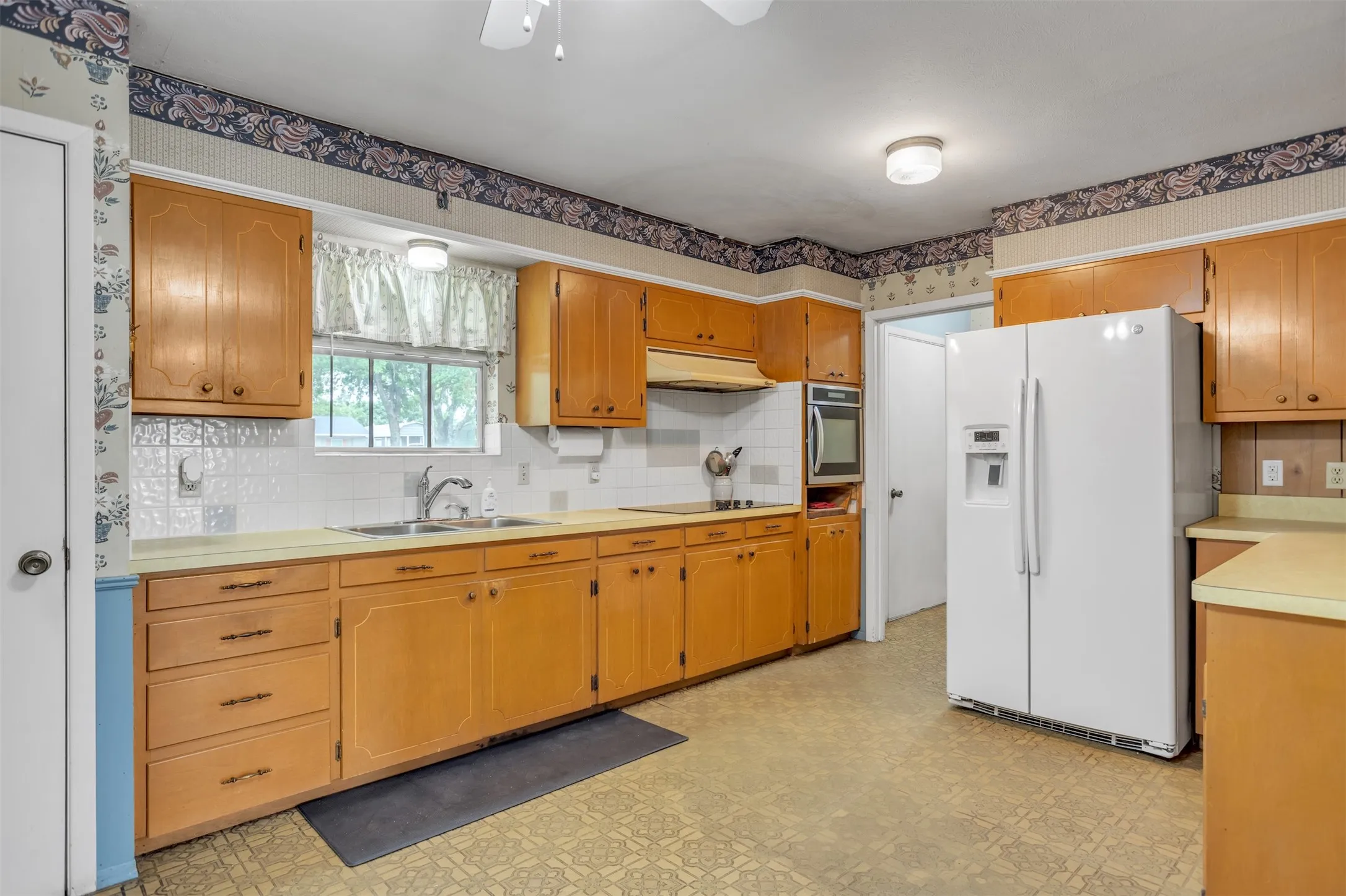 Single Family Residence For Sale in Hunt County , 3307 County Road 2176, Greenville, Texas 75402, 3 Bedroom, 3 Bathroom, 2 Garage spaces, 1,484 Sqft, built in 1980, Price $989,000, mls#20949555, Real Estate Agent in Greenville, Homes For Sale in Hunt county, Homes For Sale in Greenville, Realtor in Greenville Texas, Real Estate Brokerage Independent Realty Texas, Luminita Cordes Realtor
