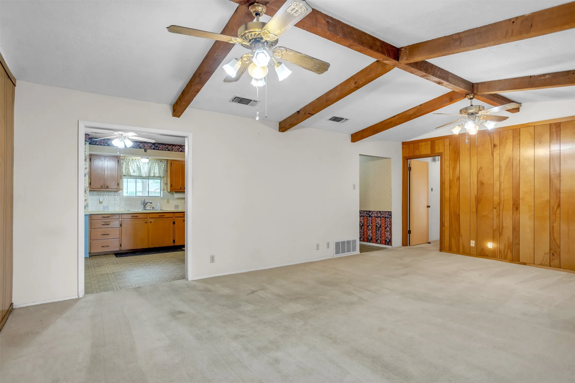 Single Family Residence For Sale in Hunt County , 3307 County Road 2176, Greenville, Texas 75402, 3 Bedroom, 3 Bathroom, 2 Garage spaces, 1,484 Sqft, built in 1980, Price $989,000, mls#20949555, Real Estate Agent in Greenville, Homes For Sale in Hunt county, Homes For Sale in Greenville, Realtor in Greenville Texas, Real Estate Brokerage Independent Realty Texas, Luminita Cordes Realtor