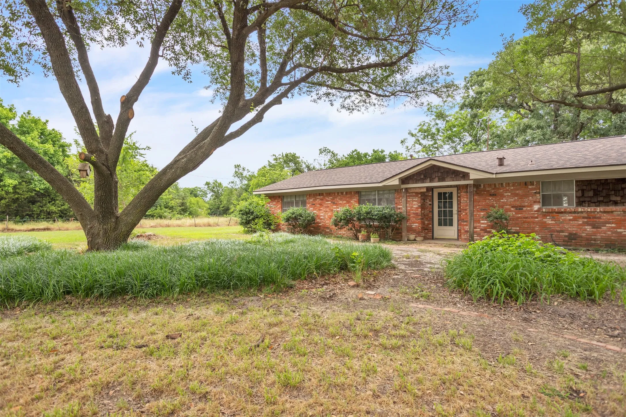 Single Family Residence For Sale in Hunt County , 3307 County Road 2176, Greenville, Texas 75402, 3 Bedroom, 3 Bathroom, 2 Garage spaces, 1,484 Sqft, built in 1980, Price $989,000, mls#20949555, Real Estate Agent in Greenville, Homes For Sale in Hunt county, Homes For Sale in Greenville, Realtor in Greenville Texas, Real Estate Brokerage Independent Realty Texas, Luminita Cordes Realtor