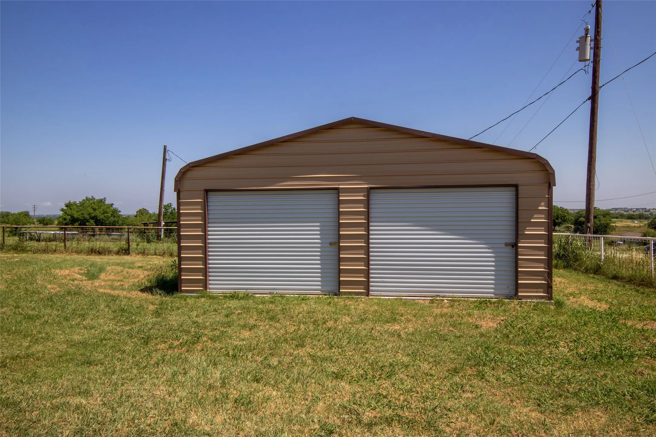 Manufactured Home For Sale in Wise County , 279 Ridge Trail, Rhome, Texas 76078, 4 Bedroom, 2 Bathroom, 2 Garage spaces, 2,128 Sqft, built in 2005, mls#20949270, Real Estate Agent in Rhome, Homes For Sale in Wise county, Homes For Sale in Rhome, Realtor in Rhome Texas, Real Estate Brokerage Independent Realty Texas, Luminita Cordes Realtor