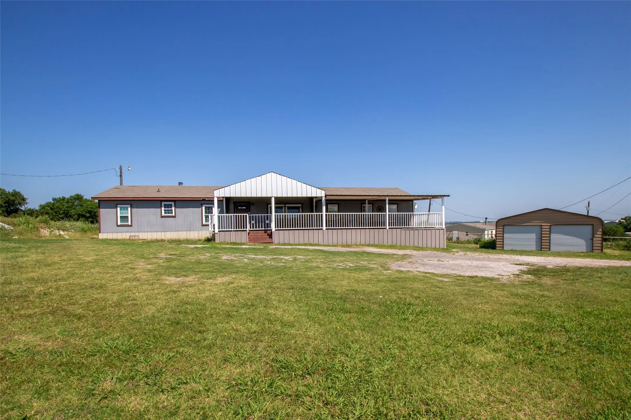 Manufactured Home For Sale in Wise County , 279 Ridge Trail, Rhome, Texas 76078, 4 Bedroom, 2 Bathroom, 2 Garage spaces, 2,128 Sqft, built in 2005, mls#20949270, Real Estate Agent in Rhome, Homes For Sale in Wise county, Homes For Sale in Rhome, Realtor in Rhome Texas, Real Estate Brokerage Independent Realty Texas, Luminita Cordes Realtor