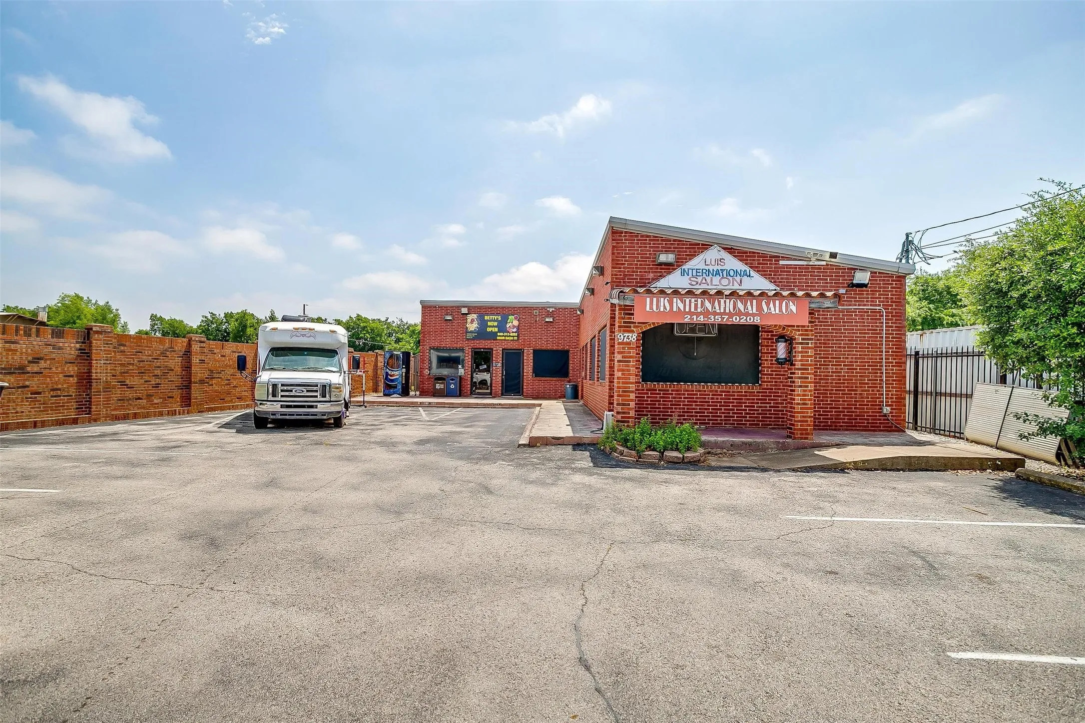 Business For Sale in Dallas County , 9738 Brockbank Drive, Dallas, Texas 75220, 0, 0, Garage spaces, 0 Sqft, built in 2002, Preowned, mls#20952787, Real Estate Agent in Dallas, Homes For Sale in Dallas county, Homes For Sale in Dallas, Realtor in Dallas Texas, Real Estate Brokerage Independent Realty Texas, Luminita Cordes Realtor