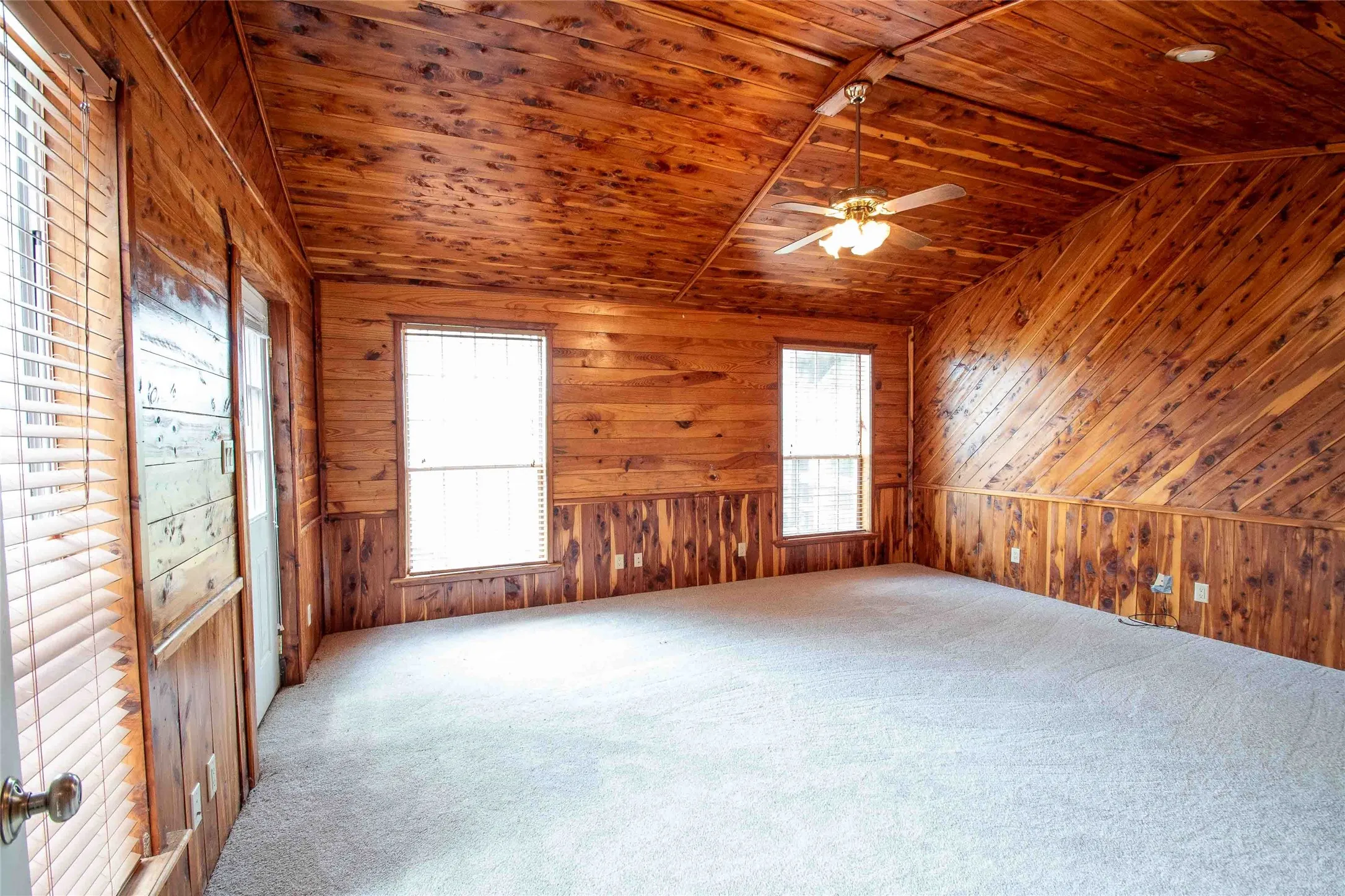 Single Family Residence For Sale in Van Zandt County , 3389 Pvt Rd 8517, Van, Texas 75790, 2 Bedroom, 1 Bathroom, Garage spaces, 1,108 Sqft, built in 2003, mls#20952838, Real Estate Agent in Van, Homes For Sale in Van Zandt county, Homes For Sale in Van, Realtor in Van Texas, Real Estate Brokerage Independent Realty Texas, Luminita Cordes Realtor