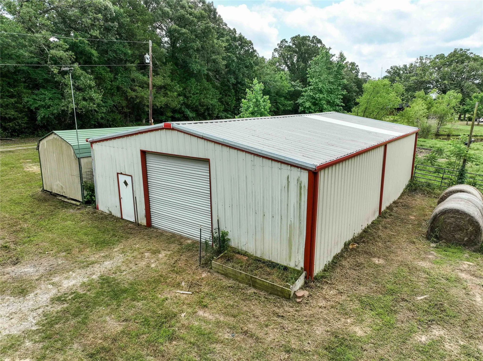 Single Family Residence For Sale in Van Zandt County , 3389 Pvt Rd 8517, Van, Texas 75790, 2 Bedroom, 1 Bathroom, Garage spaces, 1,108 Sqft, built in 2003, mls#20952838, Real Estate Agent in Van, Homes For Sale in Van Zandt county, Homes For Sale in Van, Realtor in Van Texas, Real Estate Brokerage Independent Realty Texas, Luminita Cordes Realtor