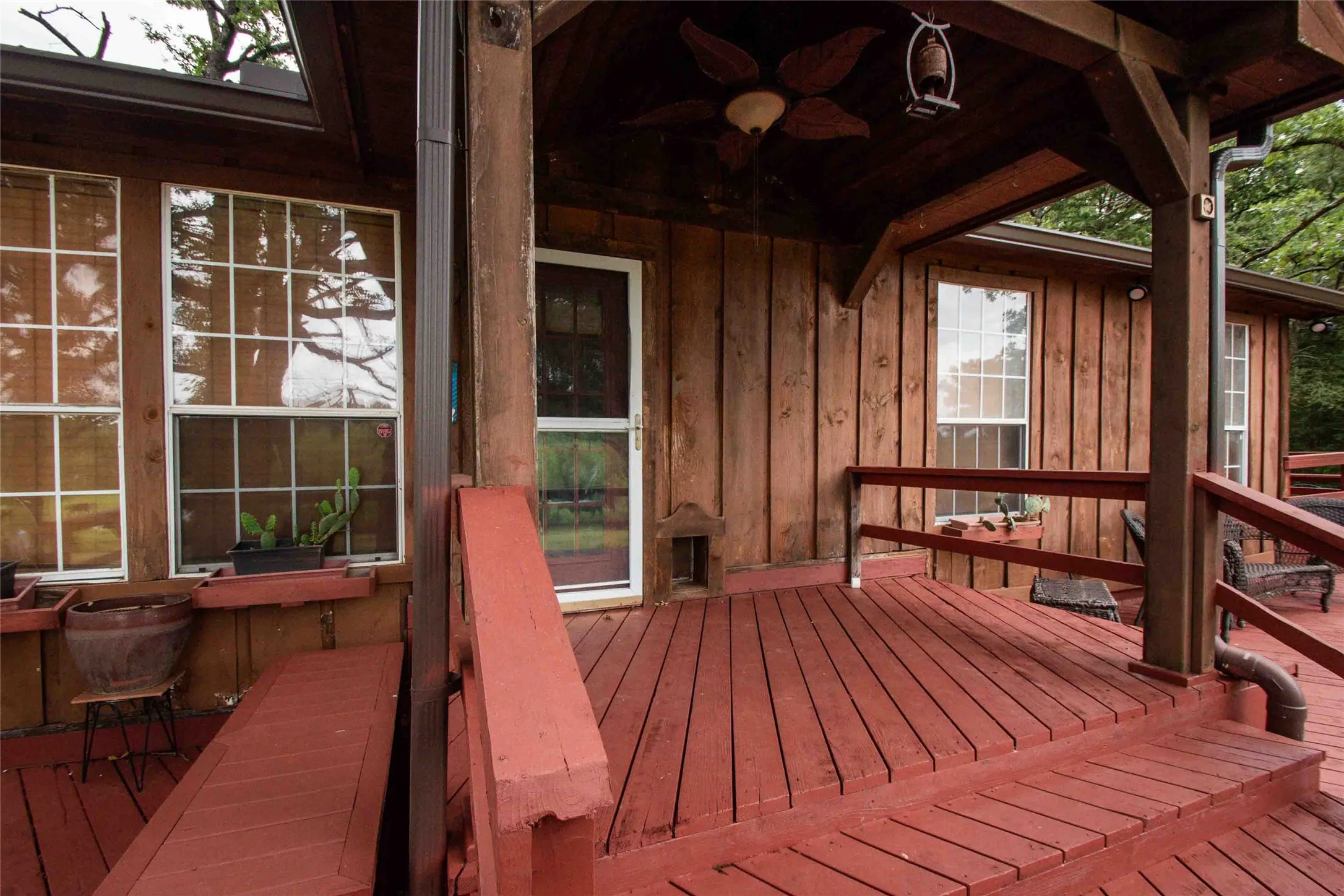 Single Family Residence For Sale in Van Zandt County , 3389 Pvt Rd 8517, Van, Texas 75790, 2 Bedroom, 1 Bathroom, Garage spaces, 1,108 Sqft, built in 2003, mls#20952838, Real Estate Agent in Van, Homes For Sale in Van Zandt county, Homes For Sale in Van, Realtor in Van Texas, Real Estate Brokerage Independent Realty Texas, Luminita Cordes Realtor