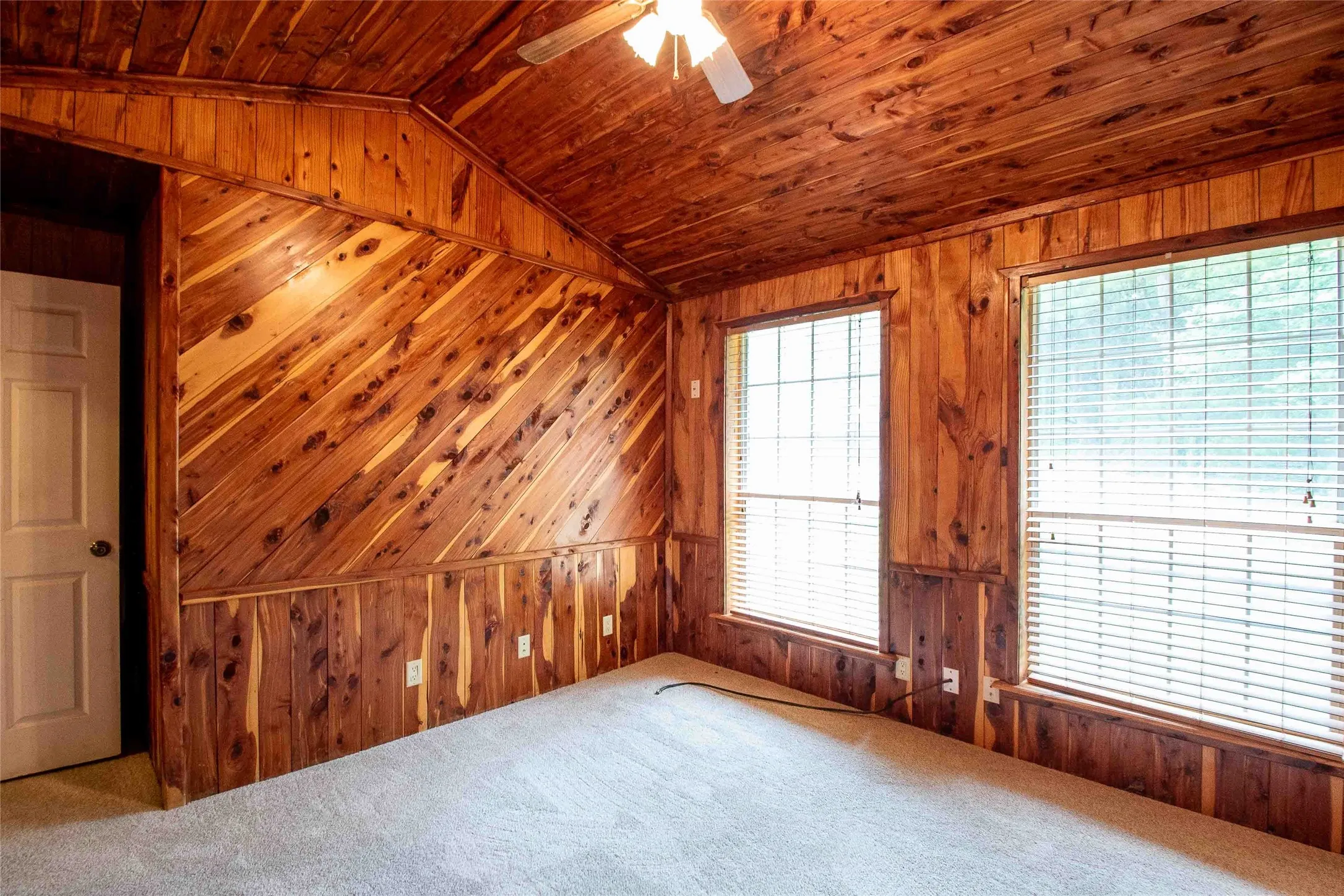 Single Family Residence For Sale in Van Zandt County , 3389 Pvt Rd 8517, Van, Texas 75790, 2 Bedroom, 1 Bathroom, Garage spaces, 1,108 Sqft, built in 2003, mls#20952838, Real Estate Agent in Van, Homes For Sale in Van Zandt county, Homes For Sale in Van, Realtor in Van Texas, Real Estate Brokerage Independent Realty Texas, Luminita Cordes Realtor
