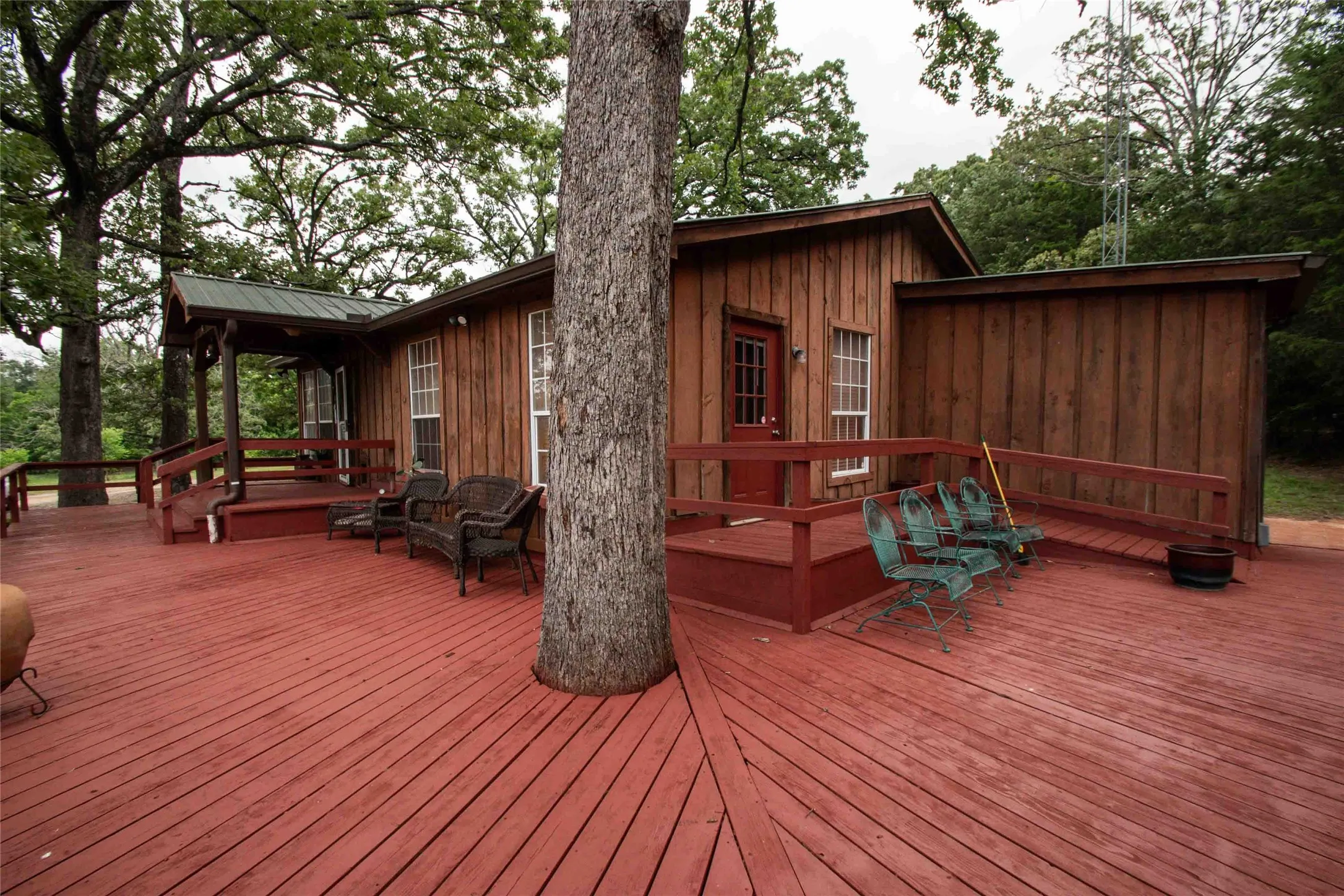 Single Family Residence For Sale in Van Zandt County , 3389 Pvt Rd 8517, Van, Texas 75790, 2 Bedroom, 1 Bathroom, Garage spaces, 1,108 Sqft, built in 2003, mls#20952838, Real Estate Agent in Van, Homes For Sale in Van Zandt county, Homes For Sale in Van, Realtor in Van Texas, Real Estate Brokerage Independent Realty Texas, Luminita Cordes Realtor