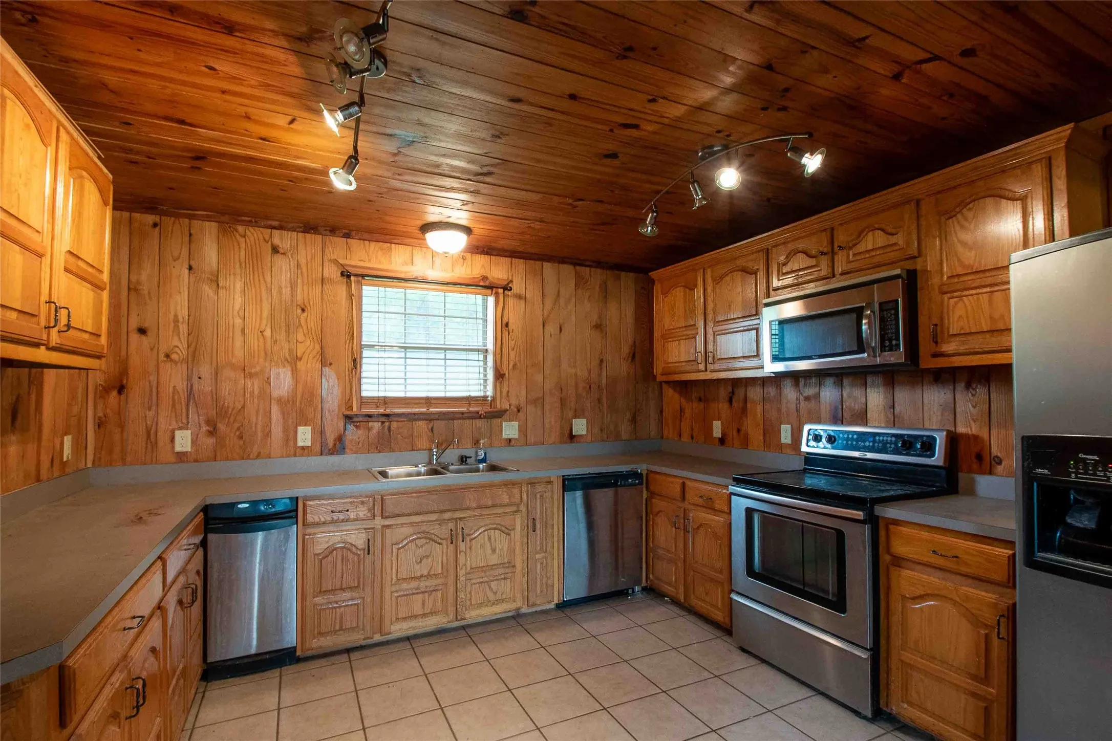 Single Family Residence For Sale in Van Zandt County , 3389 Pvt Rd 8517, Van, Texas 75790, 2 Bedroom, 1 Bathroom, Garage spaces, 1,108 Sqft, built in 2003, mls#20952838, Real Estate Agent in Van, Homes For Sale in Van Zandt county, Homes For Sale in Van, Realtor in Van Texas, Real Estate Brokerage Independent Realty Texas, Luminita Cordes Realtor