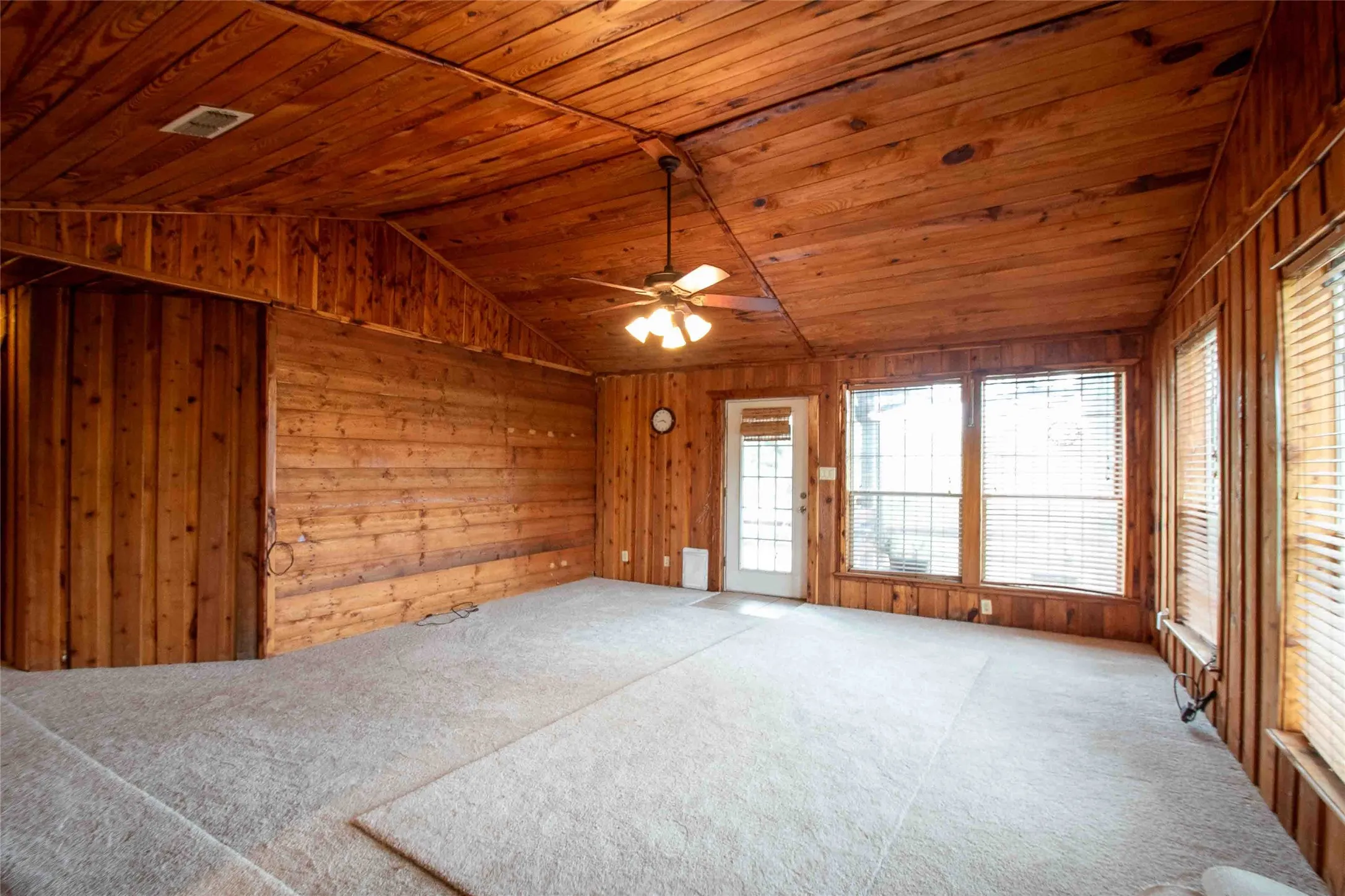 Single Family Residence For Sale in Van Zandt County , 3389 Pvt Rd 8517, Van, Texas 75790, 2 Bedroom, 1 Bathroom, Garage spaces, 1,108 Sqft, built in 2003, mls#20952838, Real Estate Agent in Van, Homes For Sale in Van Zandt county, Homes For Sale in Van, Realtor in Van Texas, Real Estate Brokerage Independent Realty Texas, Luminita Cordes Realtor