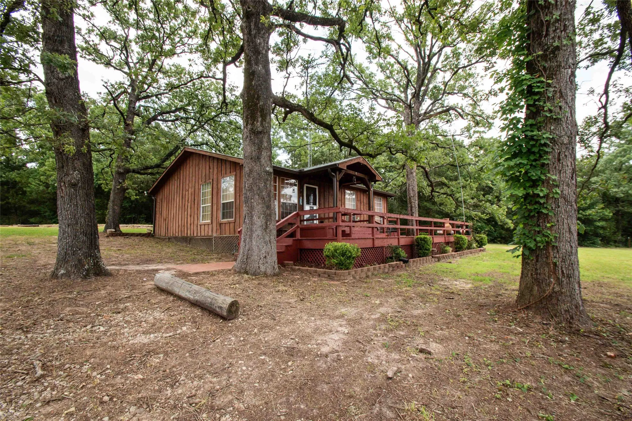 Single Family Residence For Sale in Van Zandt County , 3389 Pvt Rd 8517, Van, Texas 75790, 2 Bedroom, 1 Bathroom, Garage spaces, 1,108 Sqft, built in 2003, mls#20952838, Real Estate Agent in Van, Homes For Sale in Van Zandt county, Homes For Sale in Van, Realtor in Van Texas, Real Estate Brokerage Independent Realty Texas, Luminita Cordes Realtor