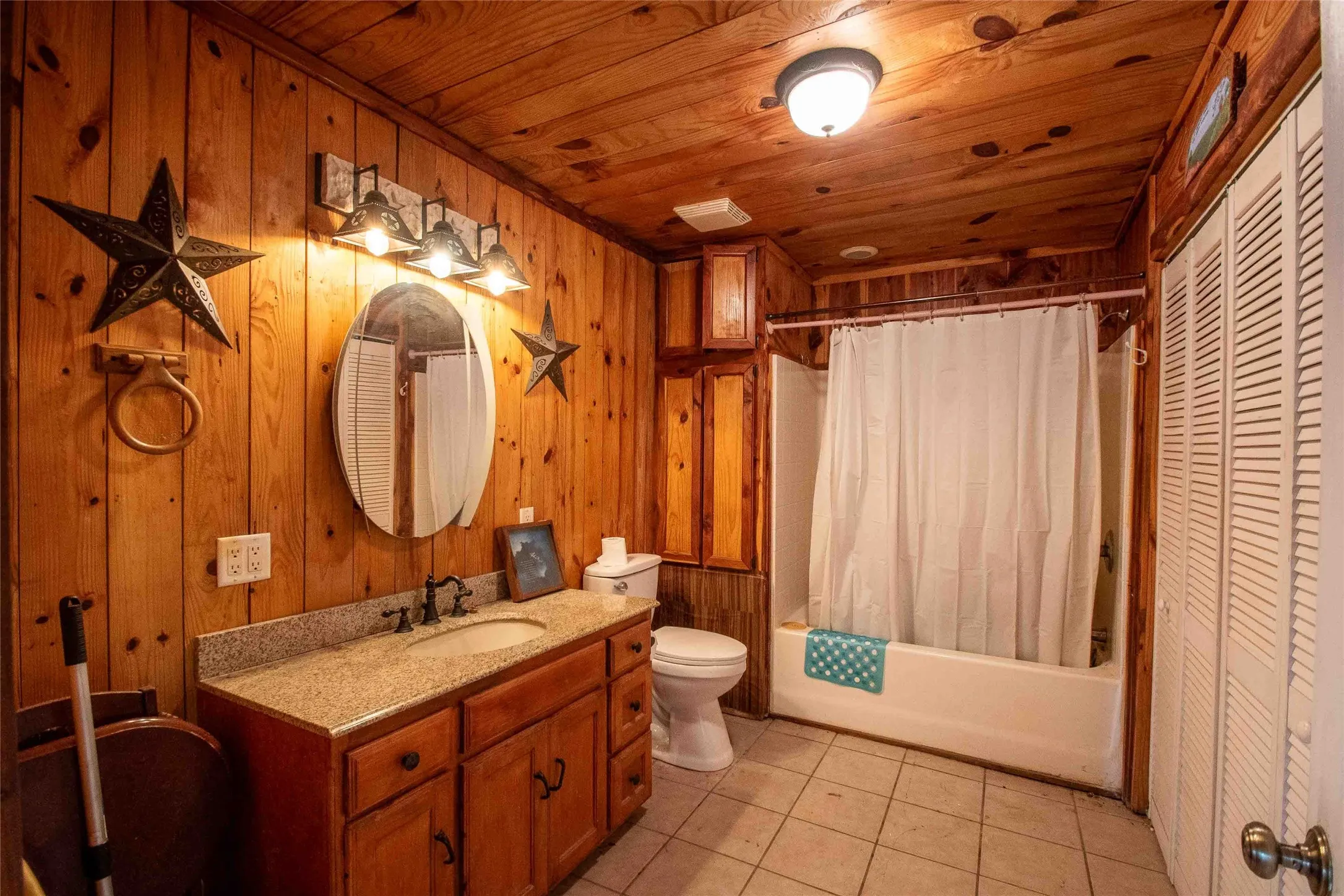 Single Family Residence For Sale in Van Zandt County , 3389 Pvt Rd 8517, Van, Texas 75790, 2 Bedroom, 1 Bathroom, Garage spaces, 1,108 Sqft, built in 2003, mls#20952838, Real Estate Agent in Van, Homes For Sale in Van Zandt county, Homes For Sale in Van, Realtor in Van Texas, Real Estate Brokerage Independent Realty Texas, Luminita Cordes Realtor