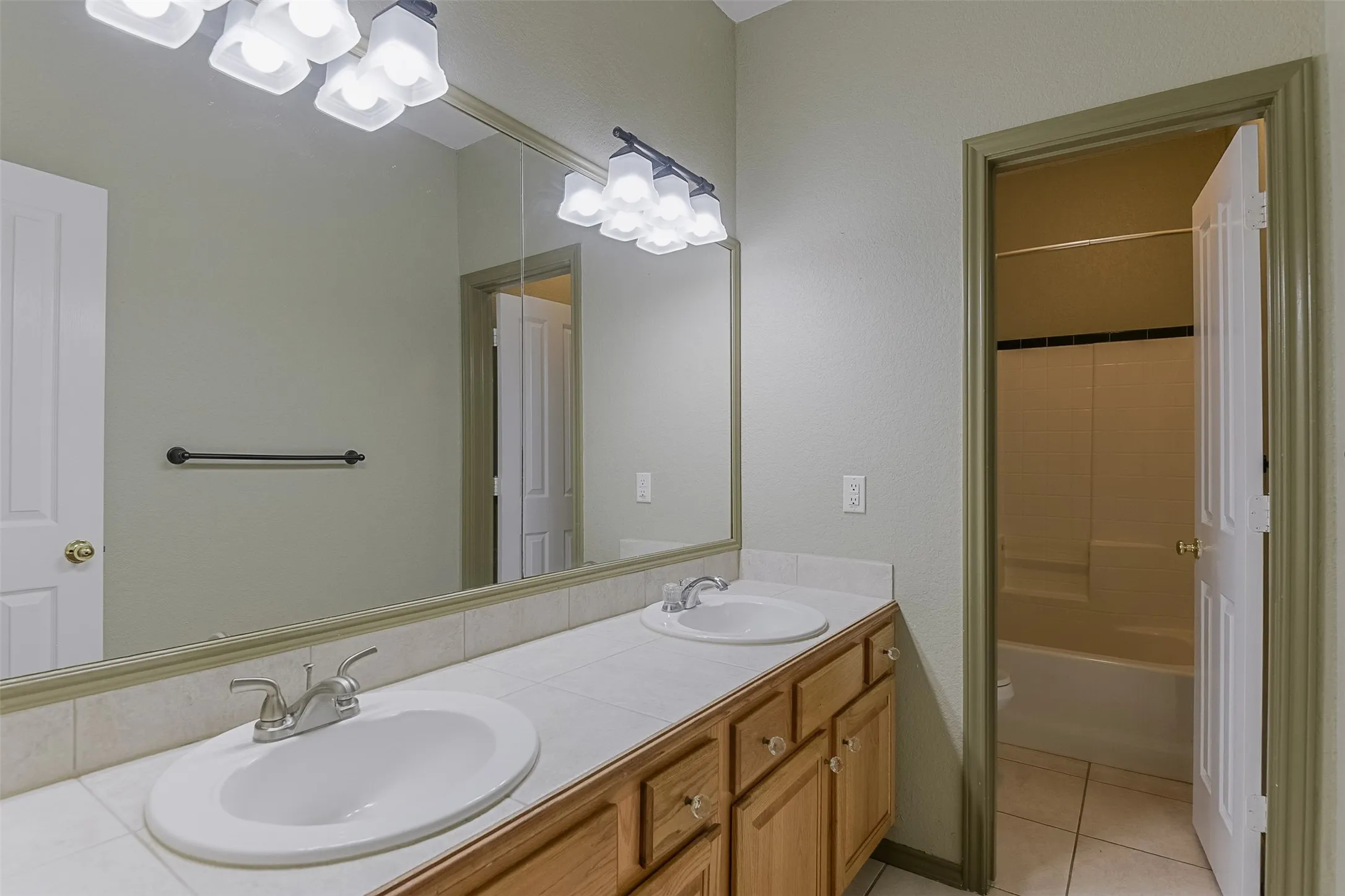 Farm For Sale in Ellis County , 2403 Greathouse Road, Waxahachie, Texas 75167, 4 Bedroom, 2 Bathroom, Garage spaces, 3,048 Sqft, built in 2000, Preowned, mls#20948784, Real Estate Agent in Waxahachie, Homes For Sale in Ellis county, Homes For Sale in Waxahachie, Realtor in Waxahachie Texas, Real Estate Brokerage Independent Realty Texas, Luminita Cordes Realtor