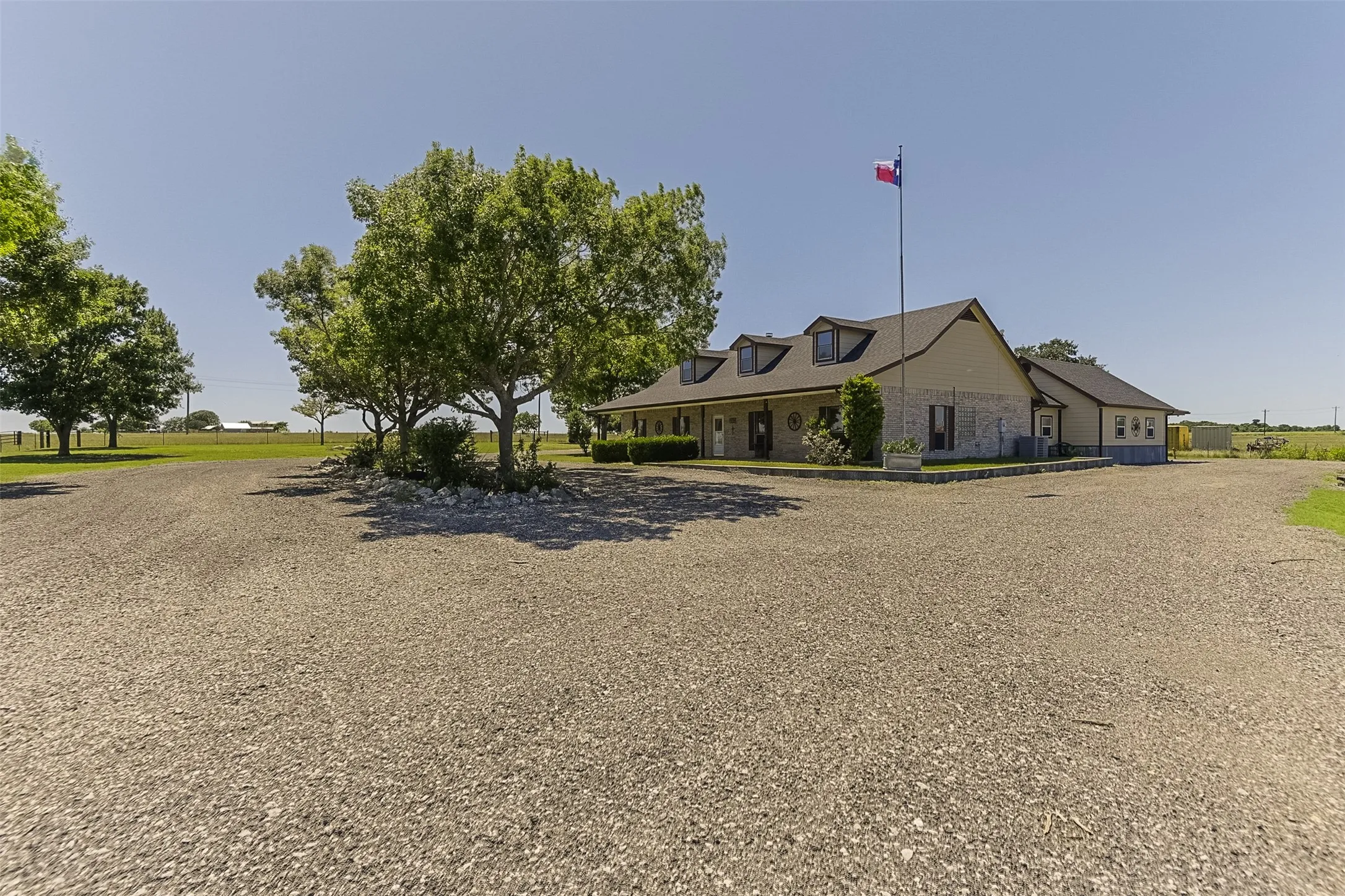 Farm For Sale in Ellis County , 2403 Greathouse Road, Waxahachie, Texas 75167, 4 Bedroom, 2 Bathroom, Garage spaces, 3,048 Sqft, built in 2000, Preowned, mls#20948784, Real Estate Agent in Waxahachie, Homes For Sale in Ellis county, Homes For Sale in Waxahachie, Realtor in Waxahachie Texas, Real Estate Brokerage Independent Realty Texas, Luminita Cordes Realtor