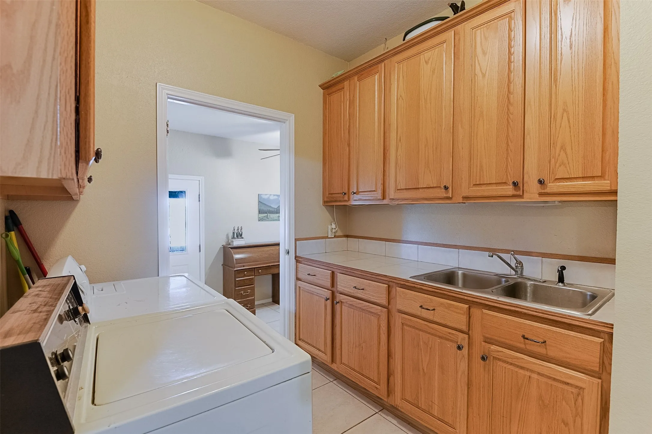 Farm For Sale in Ellis County , 2403 Greathouse Road, Waxahachie, Texas 75167, 4 Bedroom, 2 Bathroom, Garage spaces, 3,048 Sqft, built in 2000, Preowned, mls#20948784, Real Estate Agent in Waxahachie, Homes For Sale in Ellis county, Homes For Sale in Waxahachie, Realtor in Waxahachie Texas, Real Estate Brokerage Independent Realty Texas, Luminita Cordes Realtor