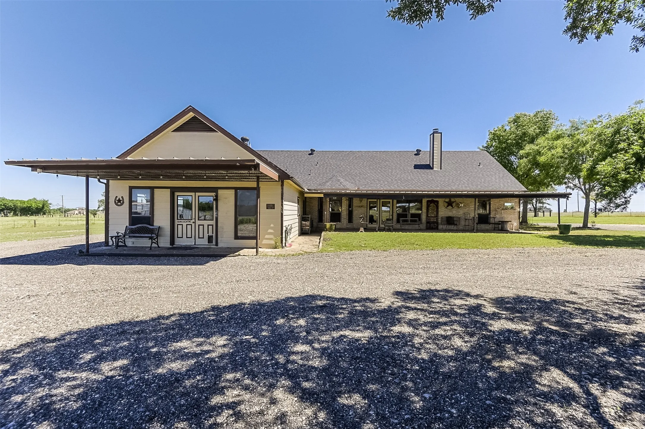 Farm For Sale in Ellis County , 2403 Greathouse Road, Waxahachie, Texas 75167, 4 Bedroom, 2 Bathroom, Garage spaces, 3,048 Sqft, built in 2000, Preowned, mls#20948784, Real Estate Agent in Waxahachie, Homes For Sale in Ellis county, Homes For Sale in Waxahachie, Realtor in Waxahachie Texas, Real Estate Brokerage Independent Realty Texas, Luminita Cordes Realtor