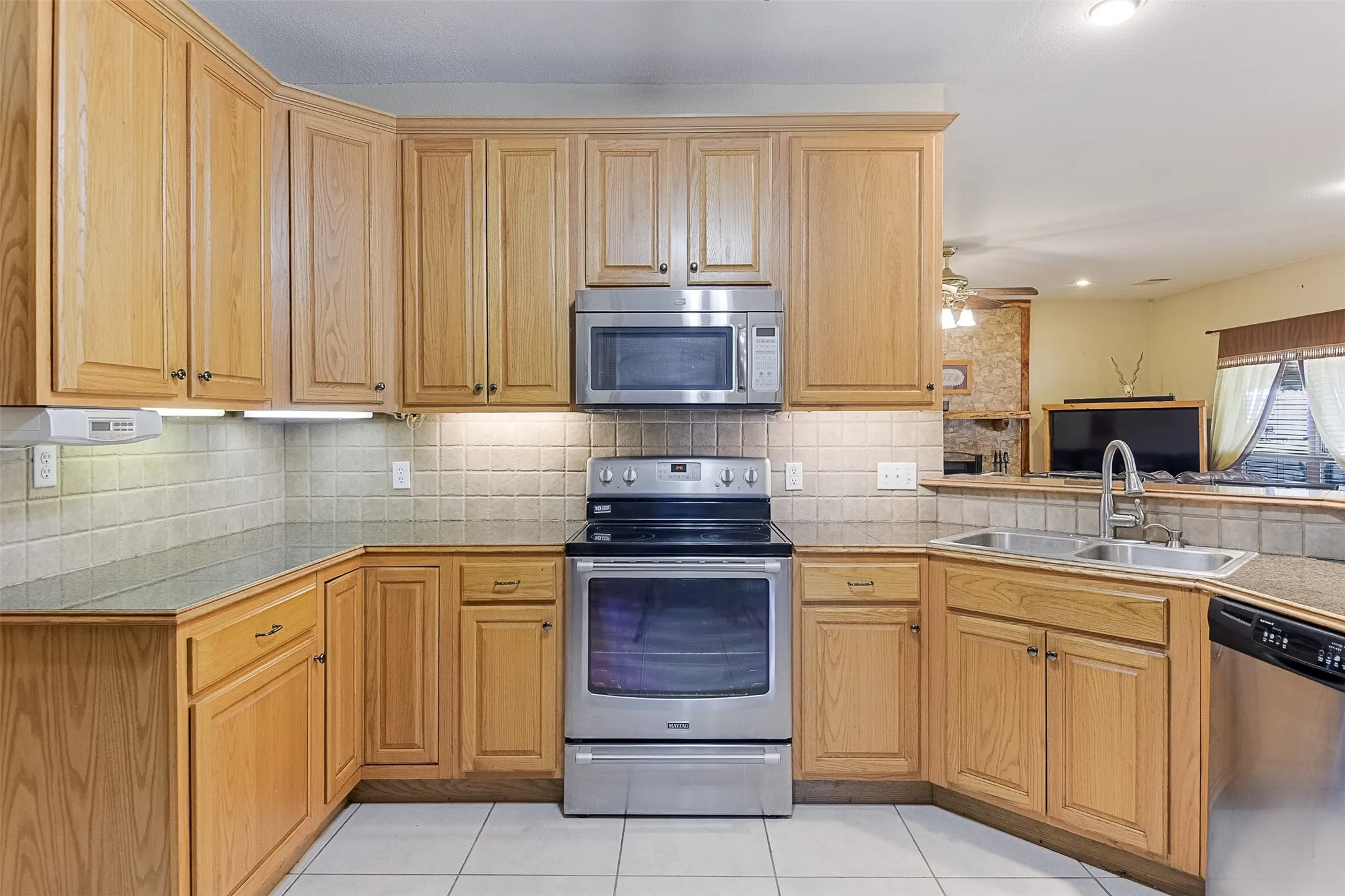 Farm For Sale in Ellis County , 2403 Greathouse Road, Waxahachie, Texas 75167, 4 Bedroom, 2 Bathroom, Garage spaces, 3,048 Sqft, built in 2000, Preowned, mls#20948784, Real Estate Agent in Waxahachie, Homes For Sale in Ellis county, Homes For Sale in Waxahachie, Realtor in Waxahachie Texas, Real Estate Brokerage Independent Realty Texas, Luminita Cordes Realtor
