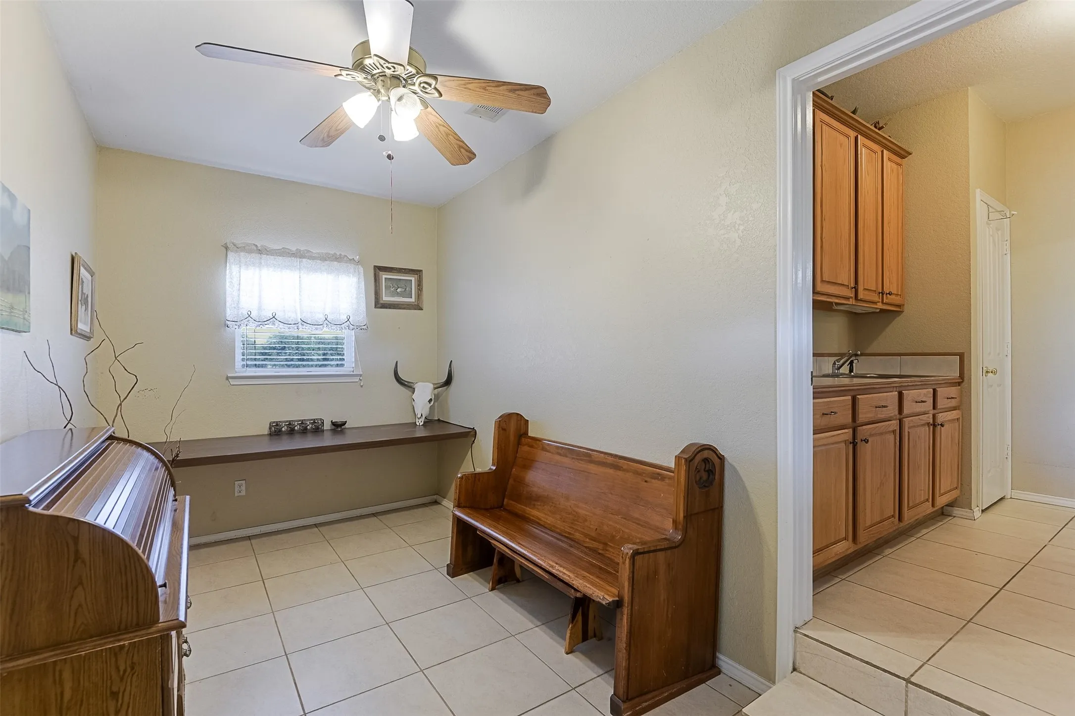 Farm For Sale in Ellis County , 2403 Greathouse Road, Waxahachie, Texas 75167, 4 Bedroom, 2 Bathroom, Garage spaces, 3,048 Sqft, built in 2000, Preowned, mls#20948784, Real Estate Agent in Waxahachie, Homes For Sale in Ellis county, Homes For Sale in Waxahachie, Realtor in Waxahachie Texas, Real Estate Brokerage Independent Realty Texas, Luminita Cordes Realtor
