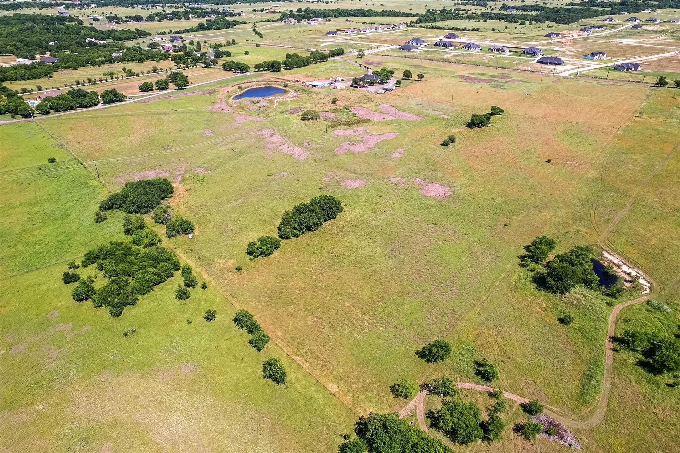 Farm For Sale in Ellis County , 2403 Greathouse Road, Waxahachie, Texas 75167, 4 Bedroom, 2 Bathroom, Garage spaces, 3,048 Sqft, built in 2000, Preowned, mls#20948784, Real Estate Agent in Waxahachie, Homes For Sale in Ellis county, Homes For Sale in Waxahachie, Realtor in Waxahachie Texas, Real Estate Brokerage Independent Realty Texas, Luminita Cordes Realtor