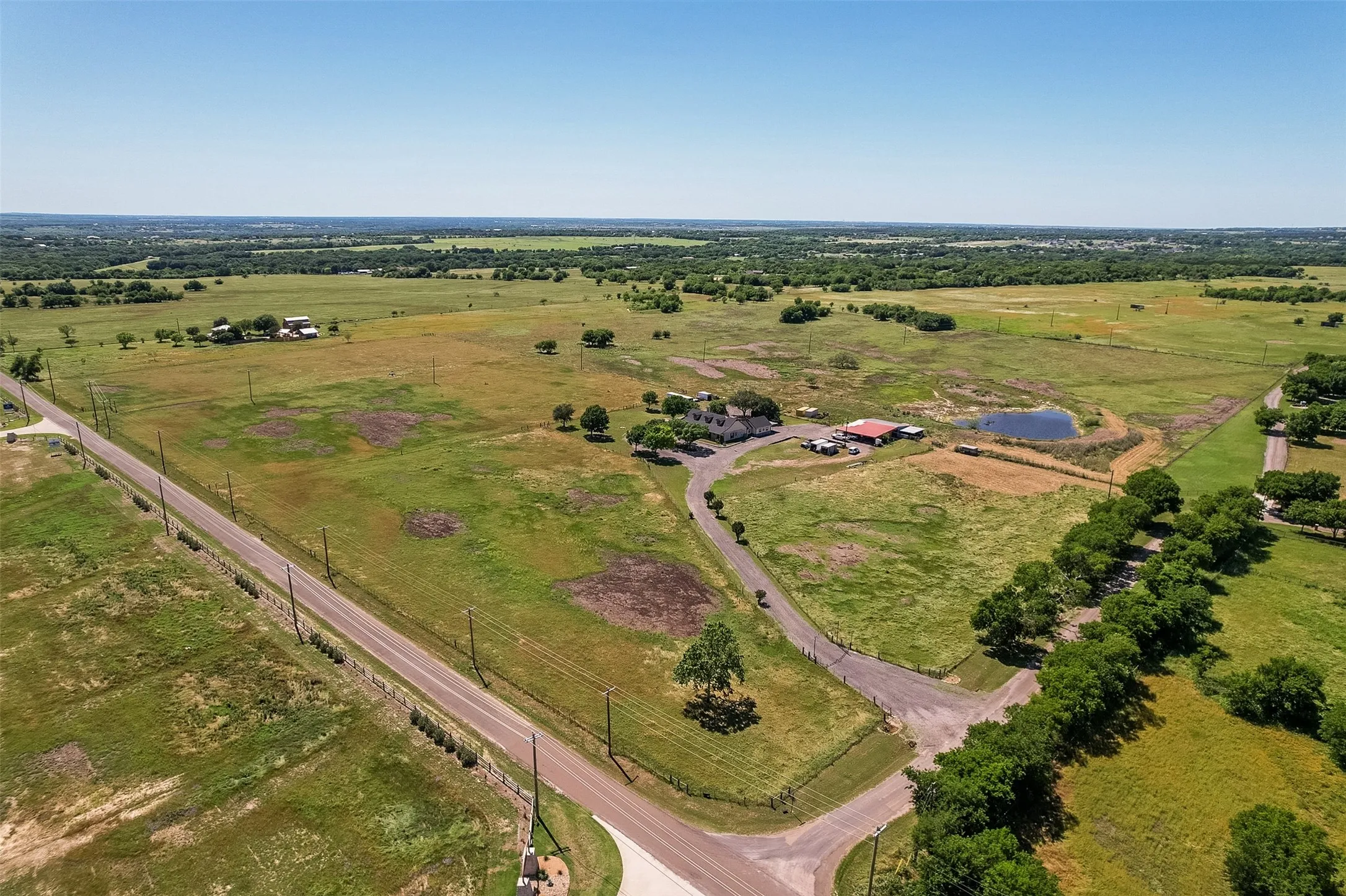 Farm For Sale in Ellis County , 2403 Greathouse Road, Waxahachie, Texas 75167, 4 Bedroom, 2 Bathroom, Garage spaces, 3,048 Sqft, built in 2000, Preowned, mls#20948784, Real Estate Agent in Waxahachie, Homes For Sale in Ellis county, Homes For Sale in Waxahachie, Realtor in Waxahachie Texas, Real Estate Brokerage Independent Realty Texas, Luminita Cordes Realtor