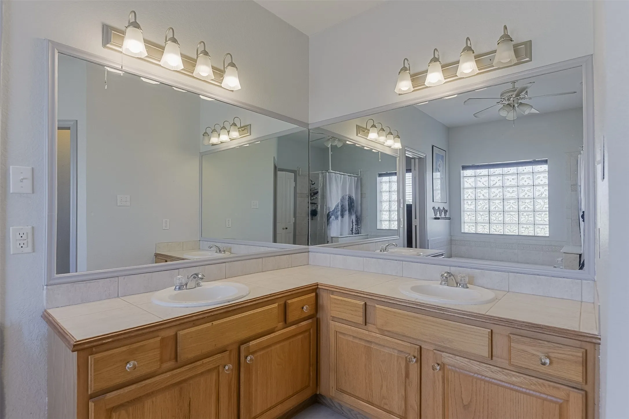 Farm For Sale in Ellis County , 2403 Greathouse Road, Waxahachie, Texas 75167, 4 Bedroom, 2 Bathroom, Garage spaces, 3,048 Sqft, built in 2000, Preowned, mls#20948784, Real Estate Agent in Waxahachie, Homes For Sale in Ellis county, Homes For Sale in Waxahachie, Realtor in Waxahachie Texas, Real Estate Brokerage Independent Realty Texas, Luminita Cordes Realtor