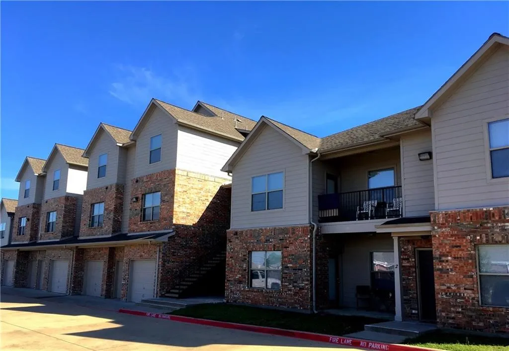 Apartment For Rent in Collin County , 101 S Alabama Street 20, Celina, Texas 75009, 2 Bedroom, 3 Bathroom, Garage spaces, 1,061 Sqft, built in 2007, Preowned, Price $1,400, mls#20955117, Real Estate Agent in Celina, Homes For Rent in Collin county, Homes For Rent in Celina, Realtor in Celina Texas, Real Estate Brokerage Independent Realty Texas, Luminita Cordes Realtor