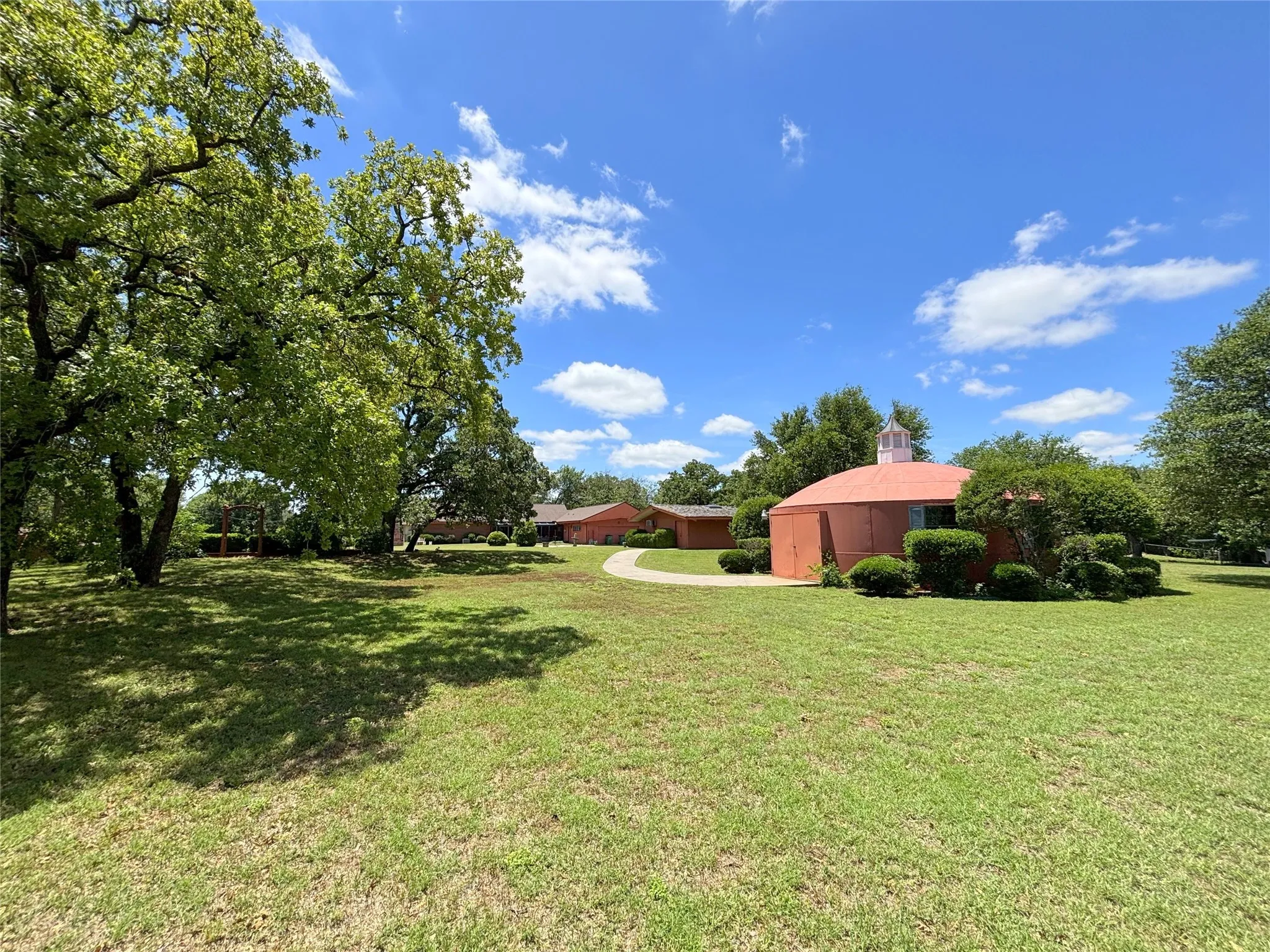 View of grassy yard