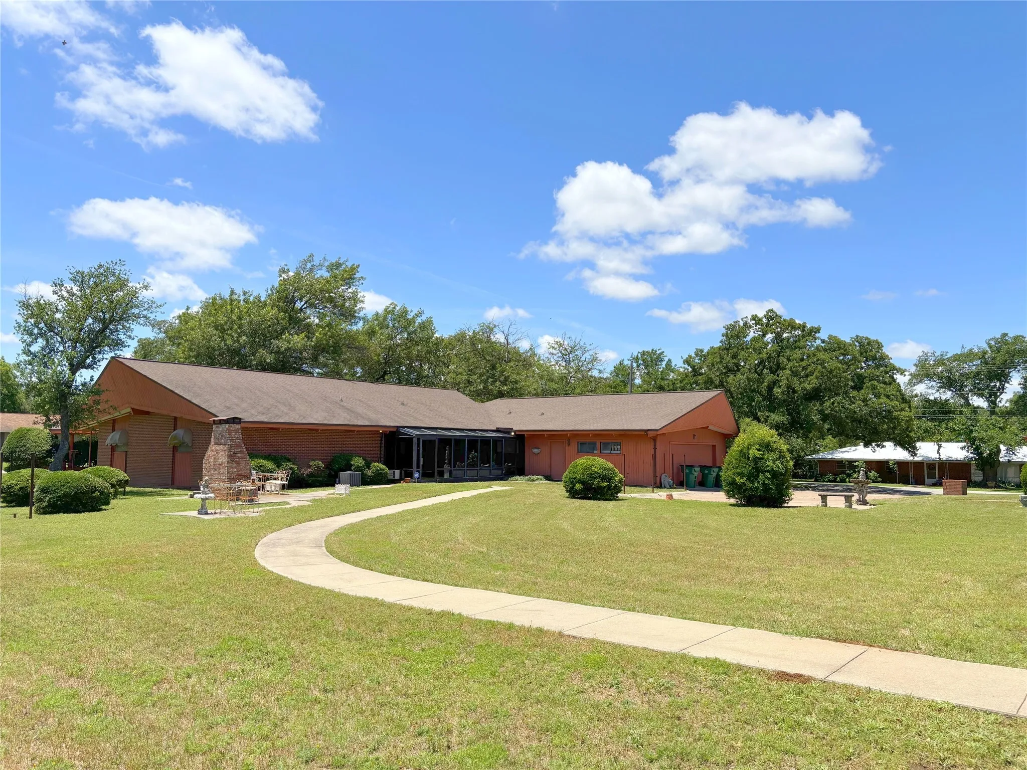 Ranch-style house with a front yard