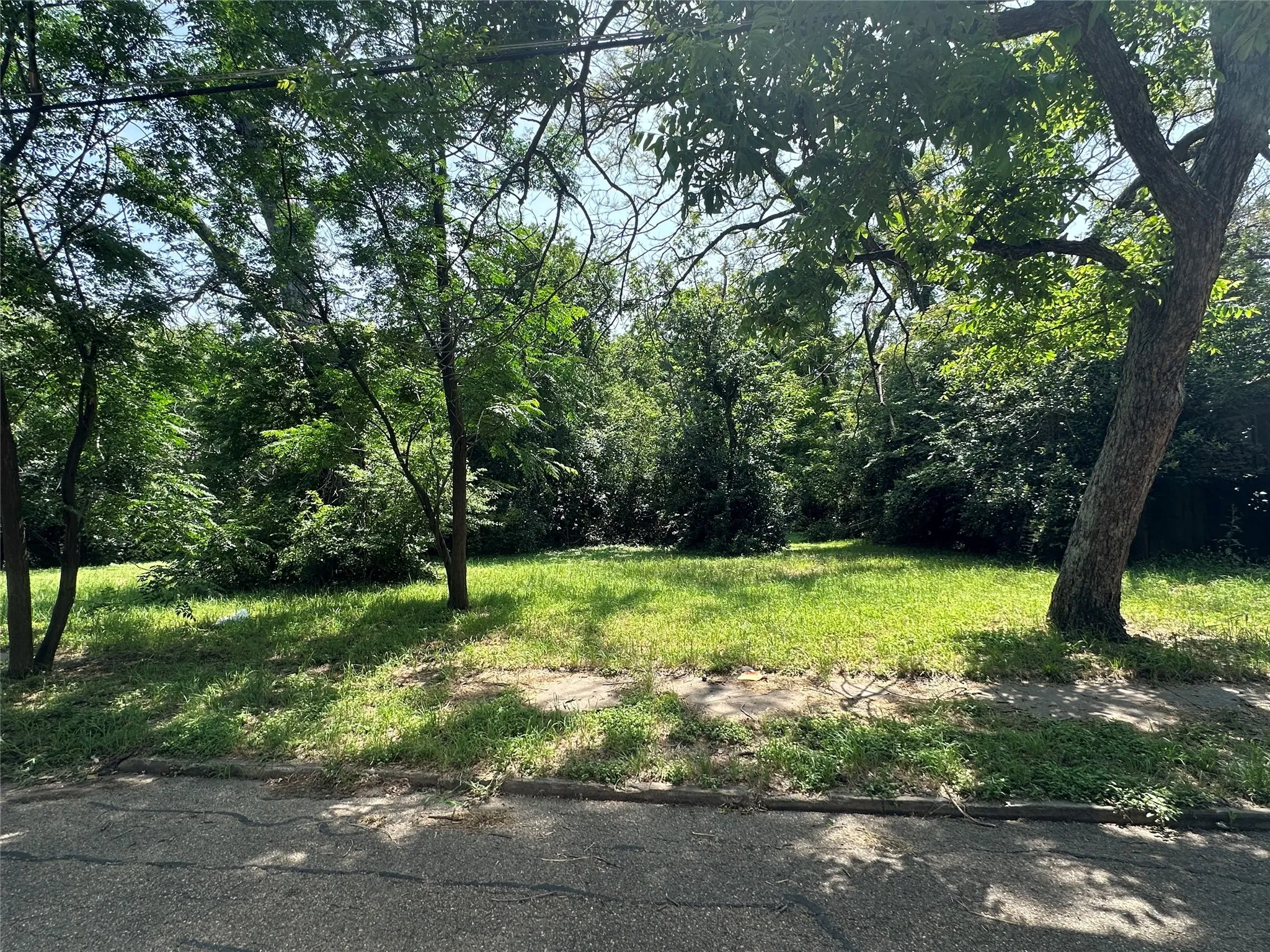 Improved Land For Sale in Mc Lennan County , 1604 N 9th Street, Waco, Texas 76707, 0, 0, Garage spaces, 0 Sqft, built in 0, Price $29,500, mls#20955709, Real Estate Agent in Waco, Homes For Sale in Mc Lennan county, Homes For Sale in Waco, Realtor in Waco Texas, Real Estate Brokerage Independent Realty Texas, Luminita Cordes Realtor