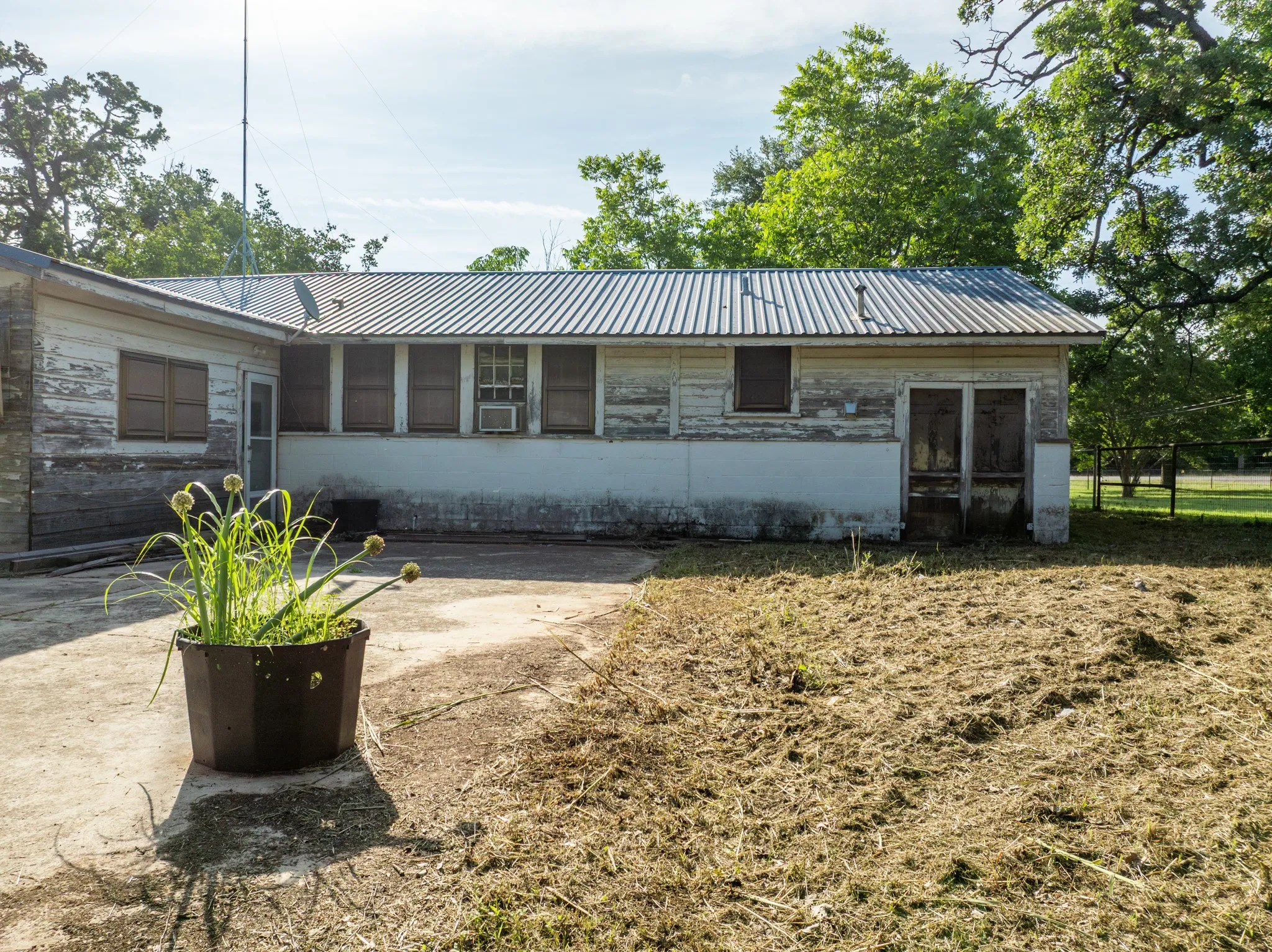 Single Family Residence For Sale in Hill County , 1089 State Highway 22, Whitney, Texas 76692, 3 Bedrooms, 3 Bathrooms, Garage spaces, 1,850 Sqft, built in 0, Price $119,000, mls#20955116, Real Estate Agent in Whitney, Homes For Sale in Hill county, Homes For Sale in Whitney, Realtor in Whitney Texas, Real Estate Brokerage Independent Realty Texas, Luminita Cordes Realtor